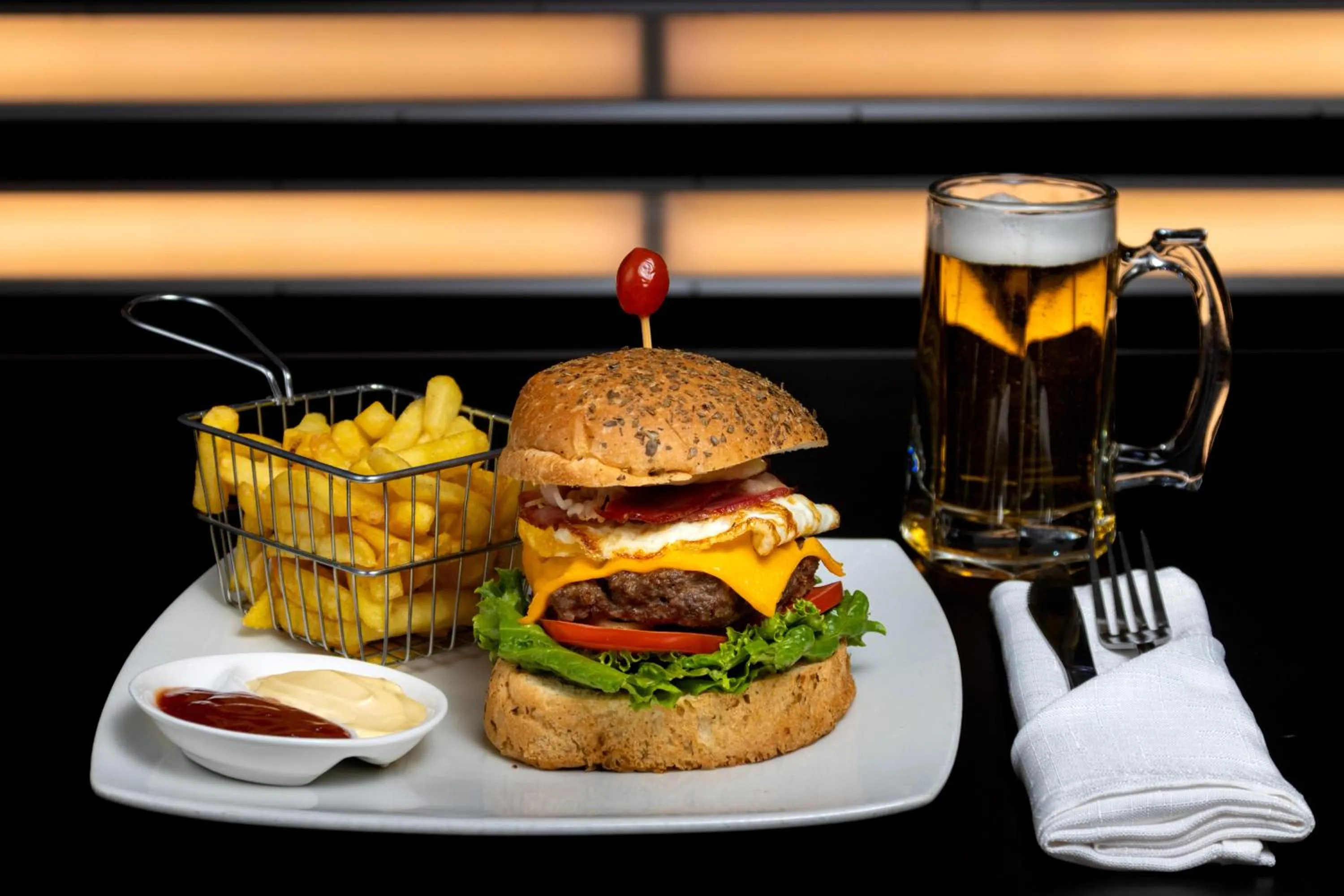 Restaurant/places to eat in Hotel Plaza Monte Carlo