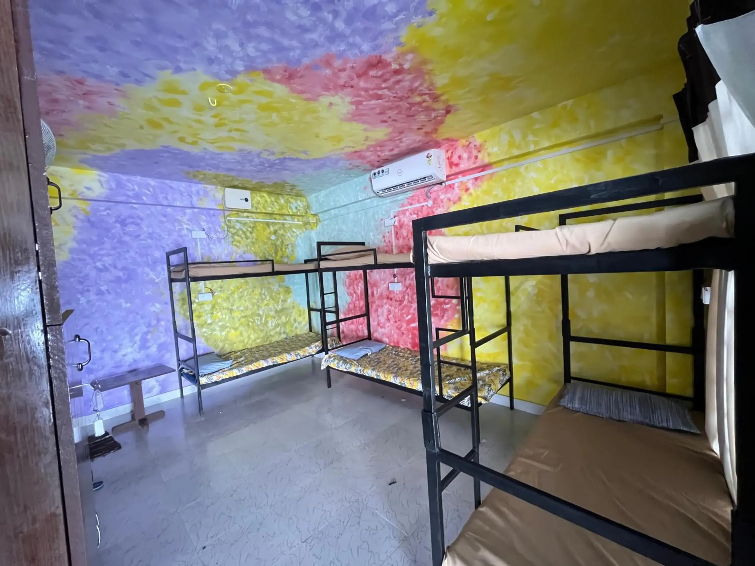 Bed in 6-Bed Mixed Dormitory Room in SANTA MARIA HOSTEL MUNROE ISLAND Bed in 6-Bed Mixed Dormitory Room in SANTA MARIA HOSTEL MUNROE ISLAND