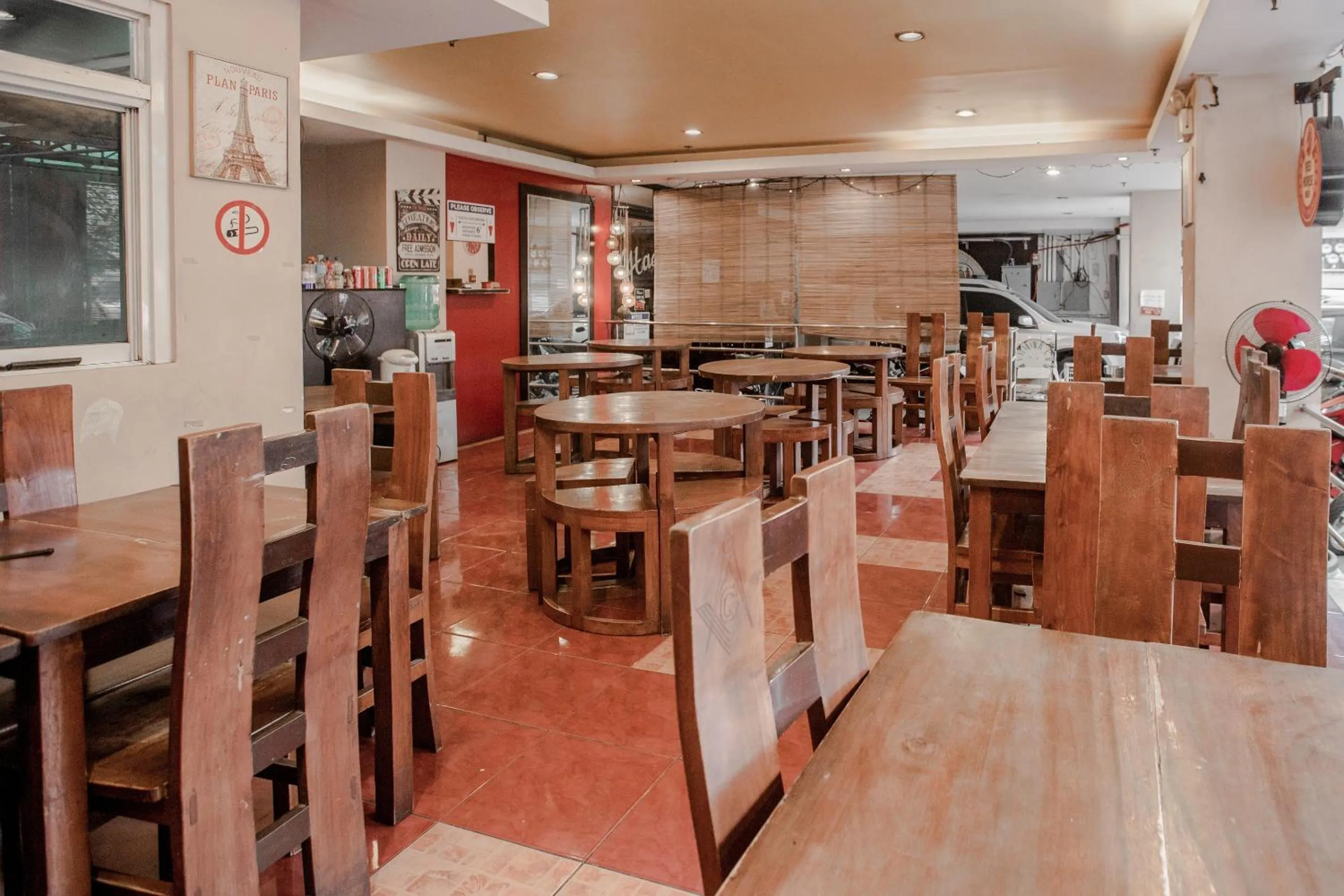 Restaurant/places to eat in Super OYO 714 Haeinsa Condotel