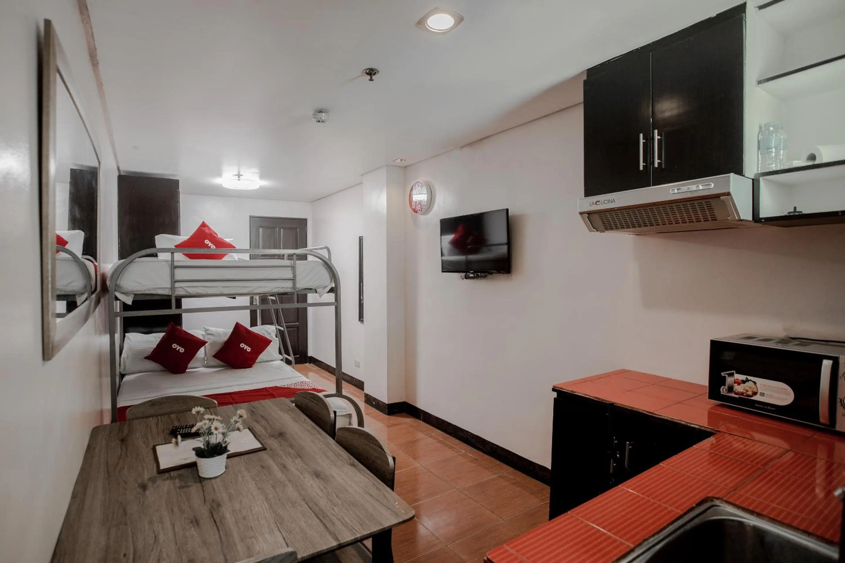 Bedroom, Bed in Super OYO 714 Haeinsa Condotel