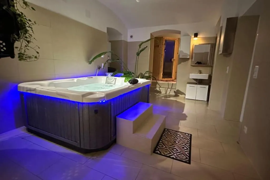 African Paradise with Jacuzzi & Sauna