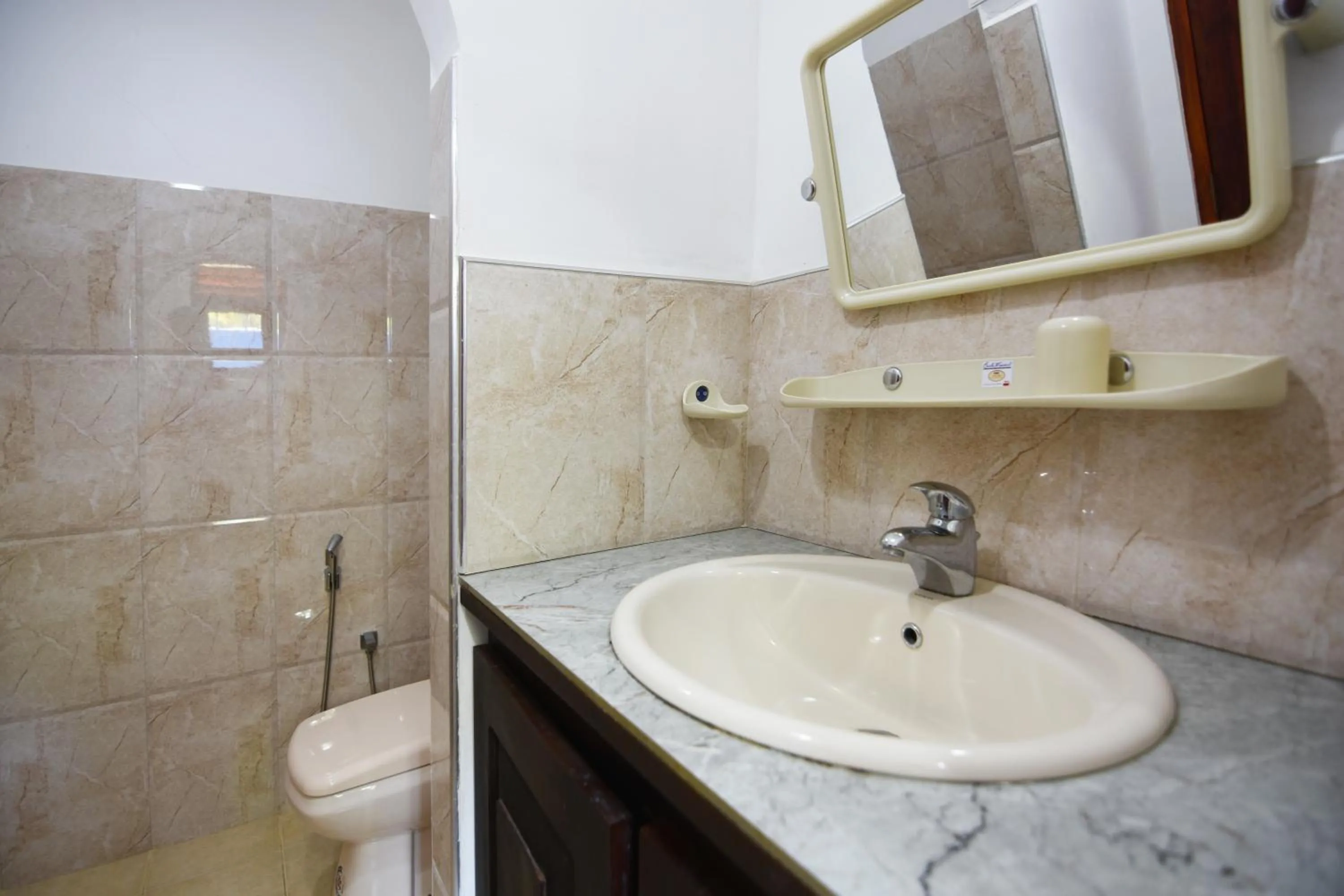 Shower in The Lodge Unawatuna