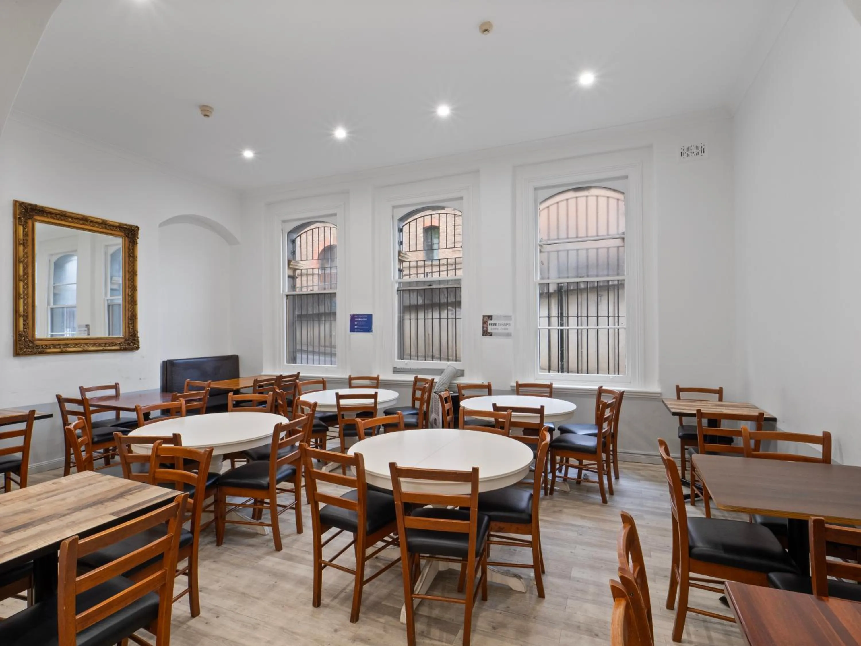 Dining area in AZZURRO POD HOTEL Darling Harbour- Near ICC