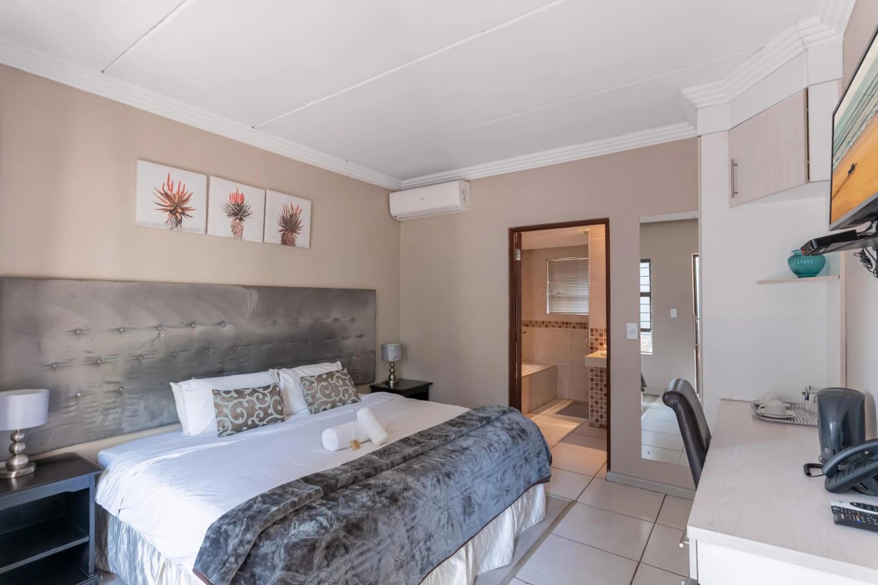 Bed in Villa Africa Boutique Hotel & Spa