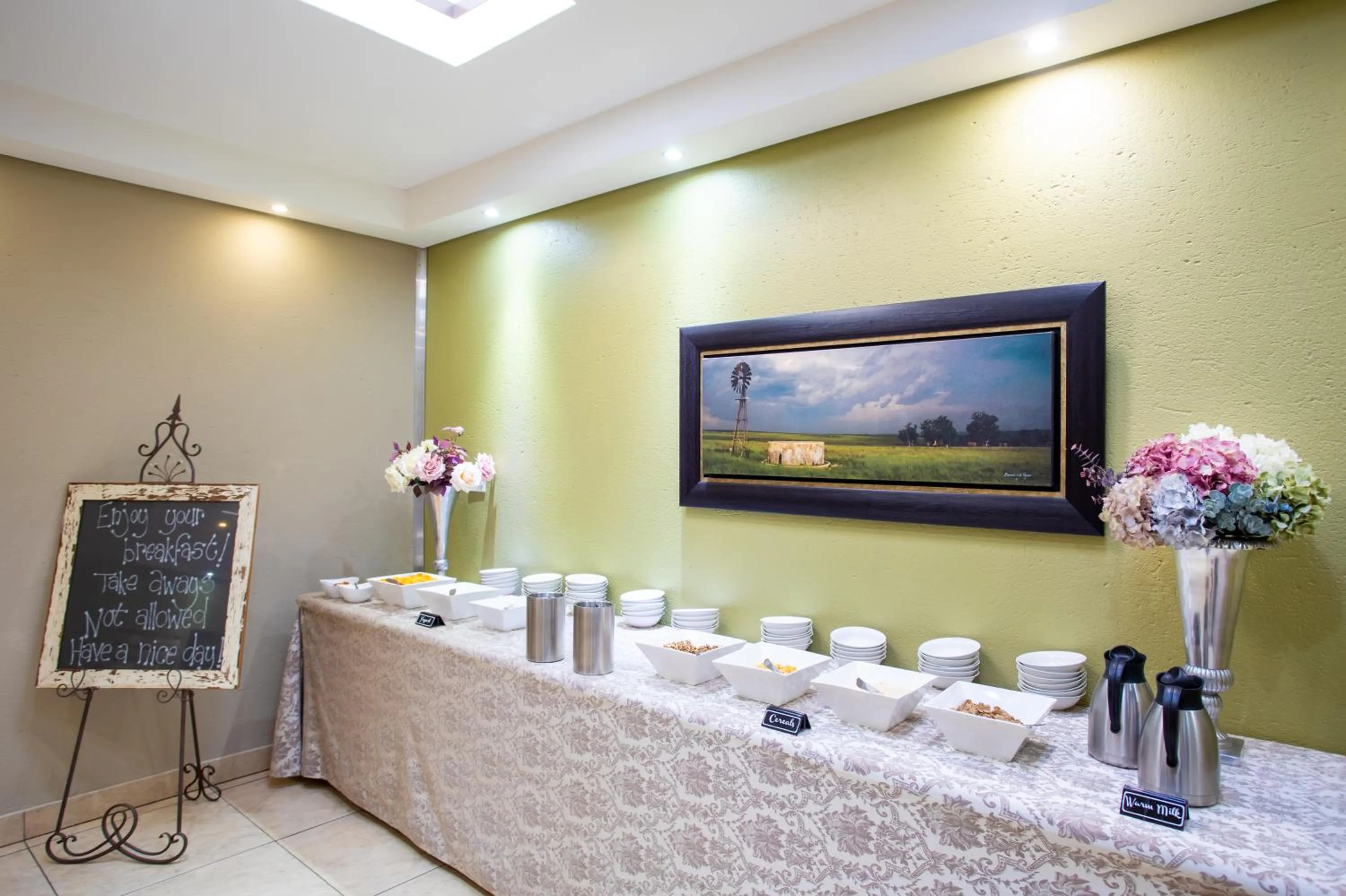 Dining area in Bluegum Country Lodge