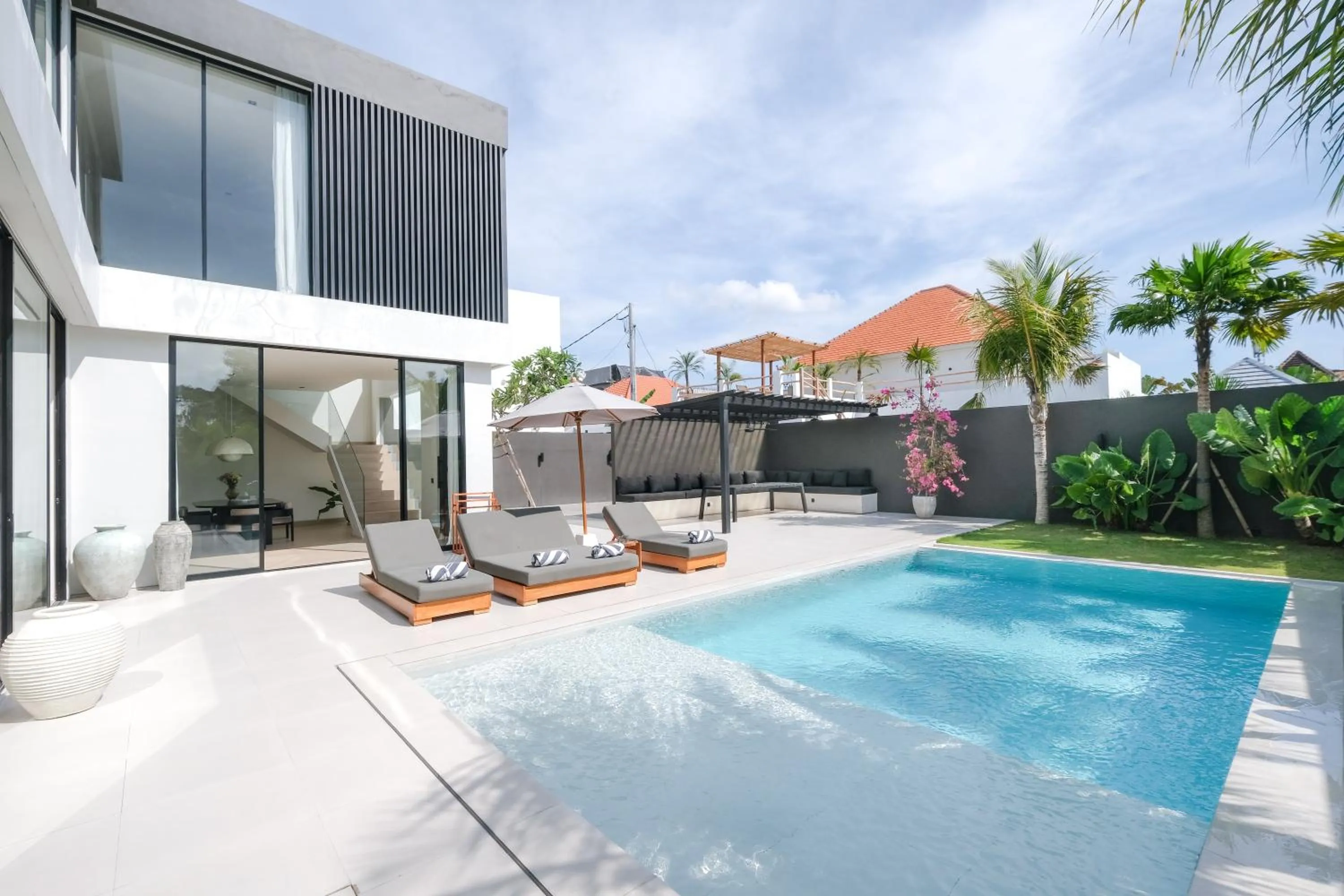 Property building in Villa Yuna