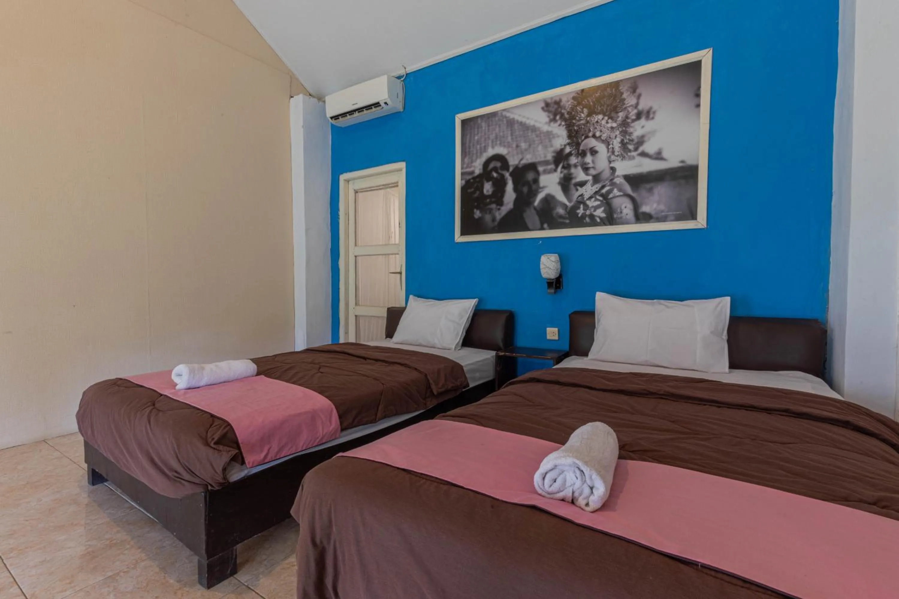 Standard Twin Room in Annaya House