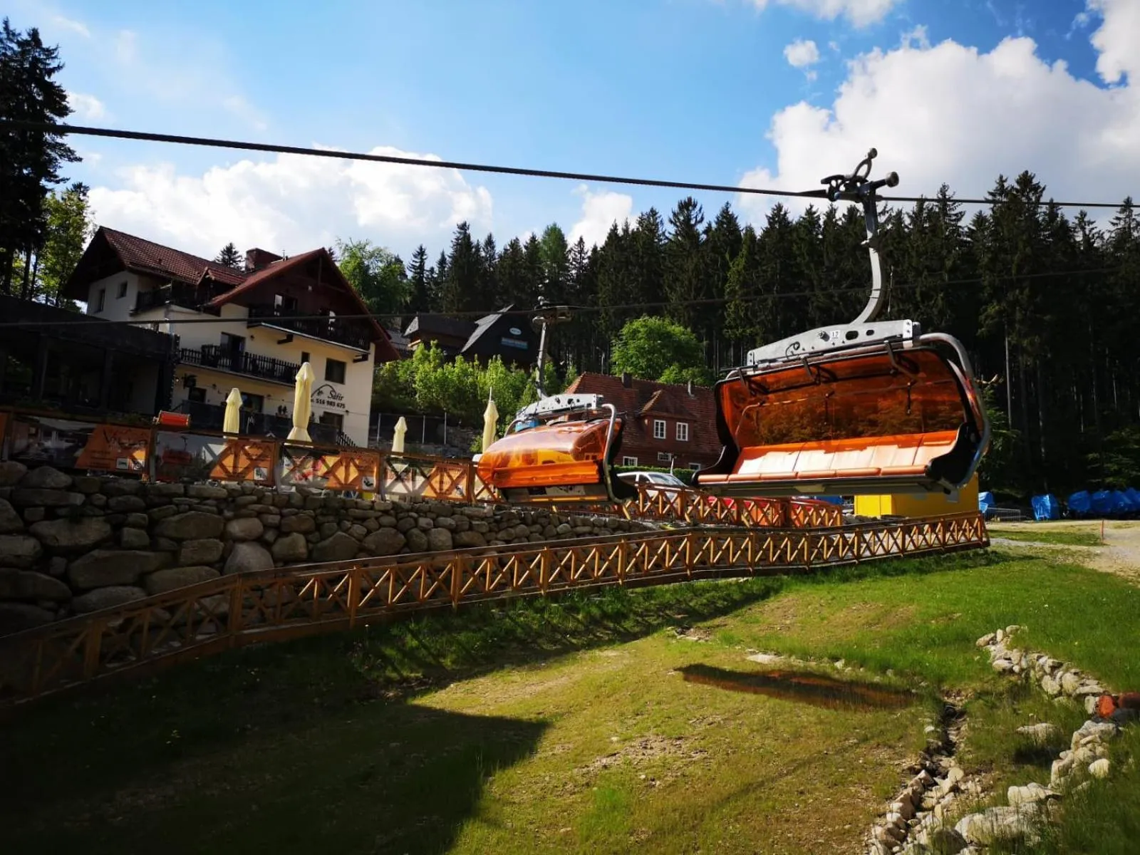 Safir przy samym WYCIĄGU