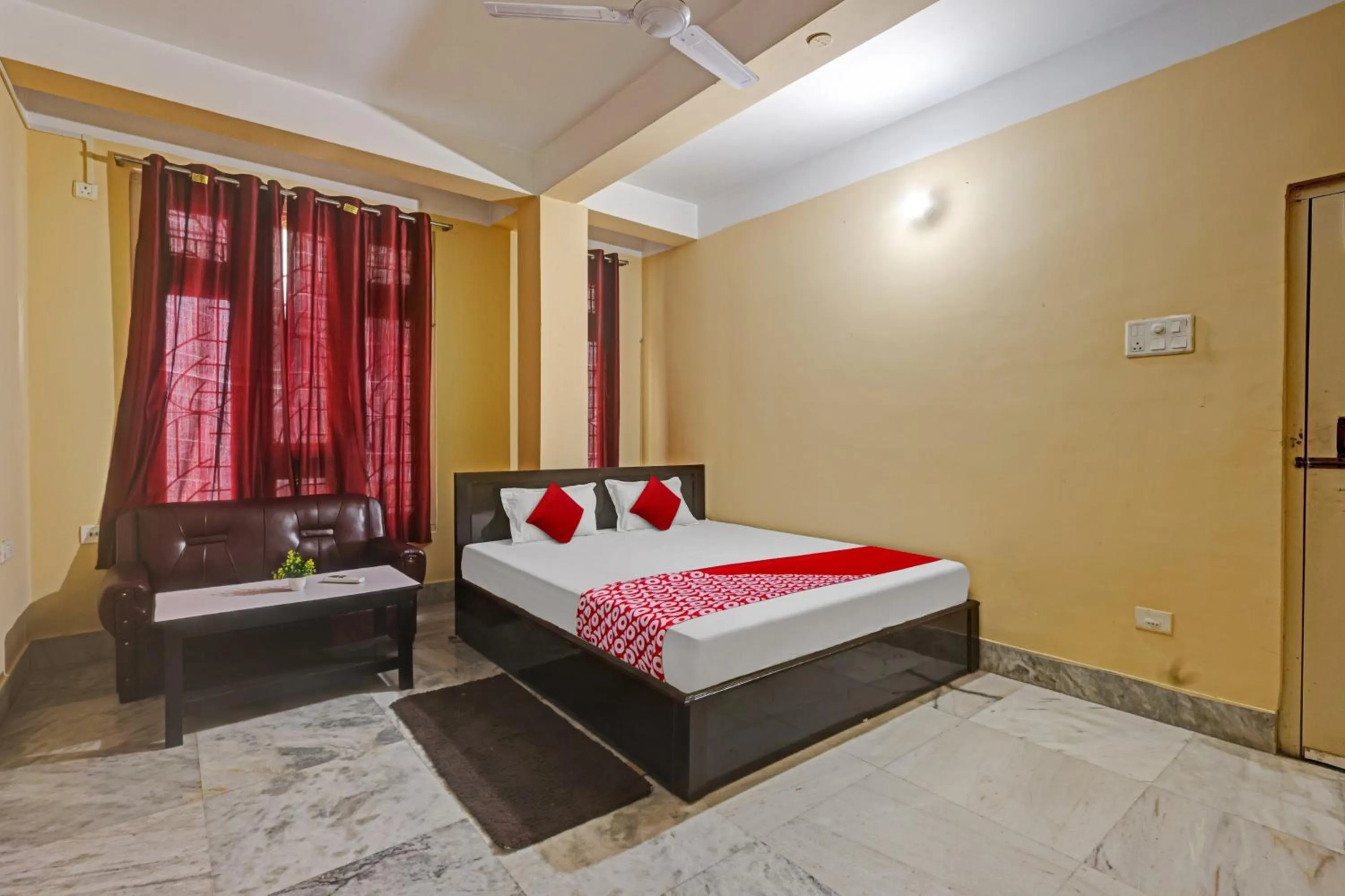 Bedroom, Bed in Hotel O Metro Guest House