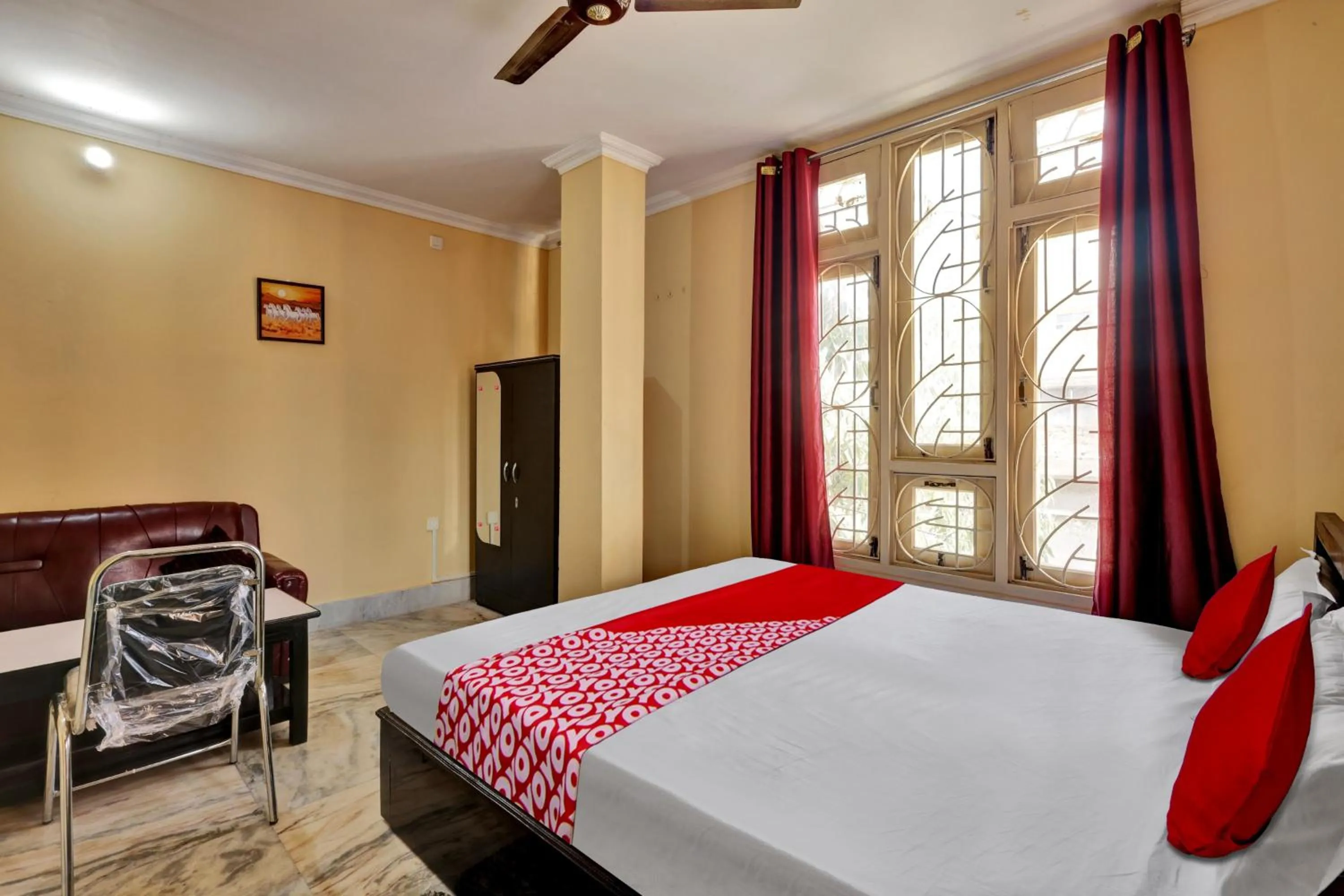 Bedroom, Bed in Hotel O Metro Guest House