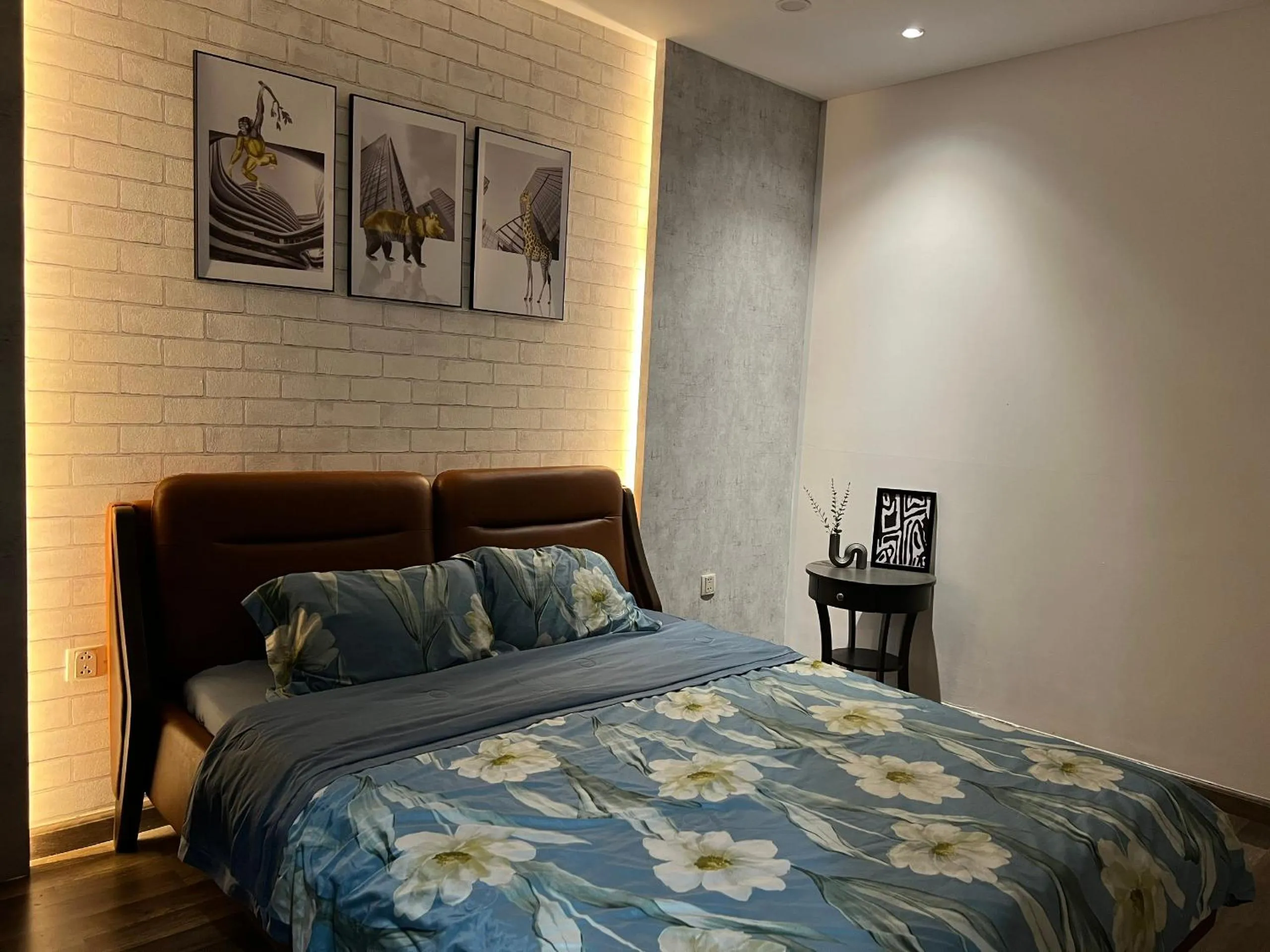 Bed in UPhoenix Home- HaDo Centrosa Garden