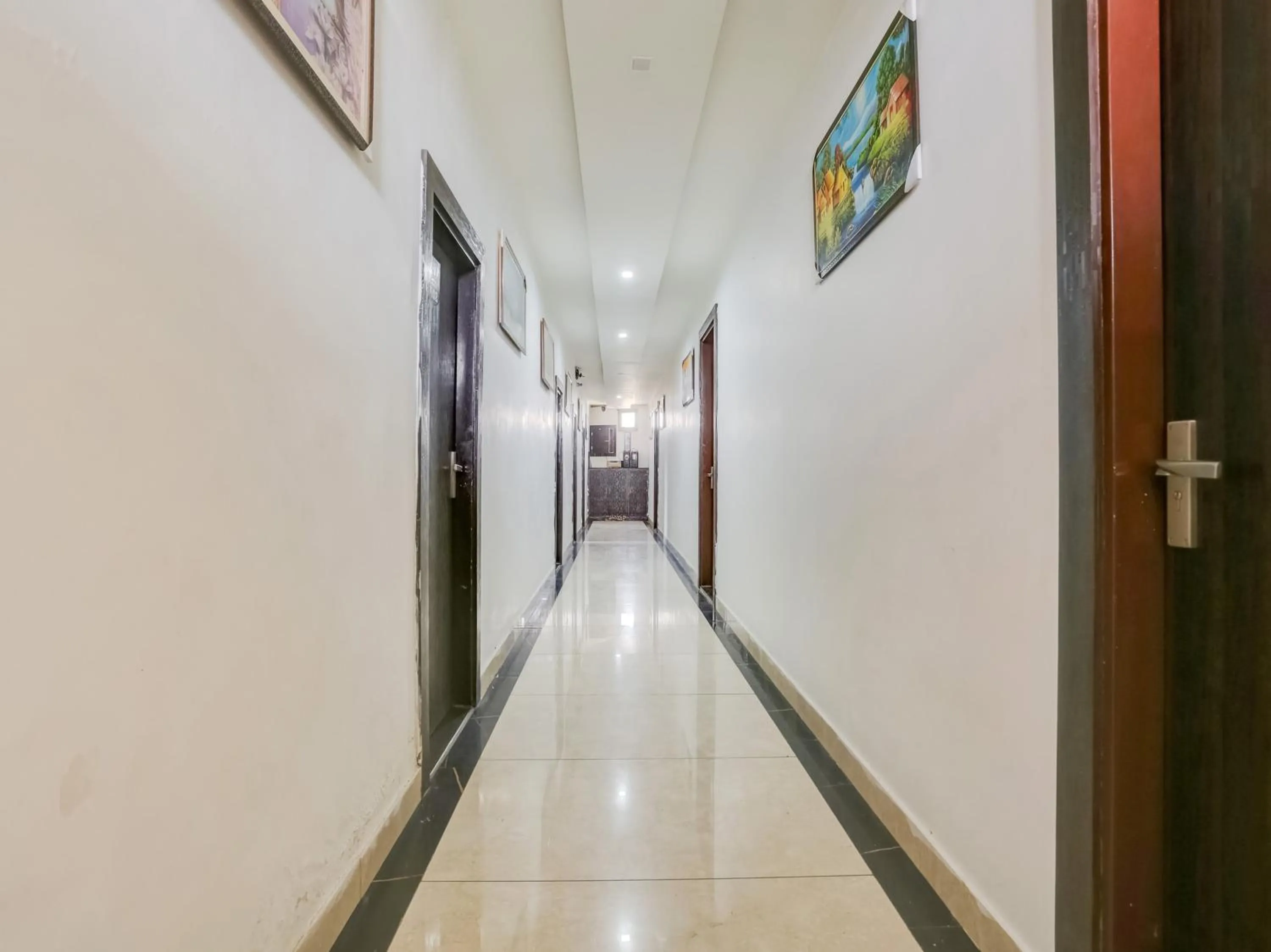 Lobby or reception in Collection O Mukur Hotel And Restaurant