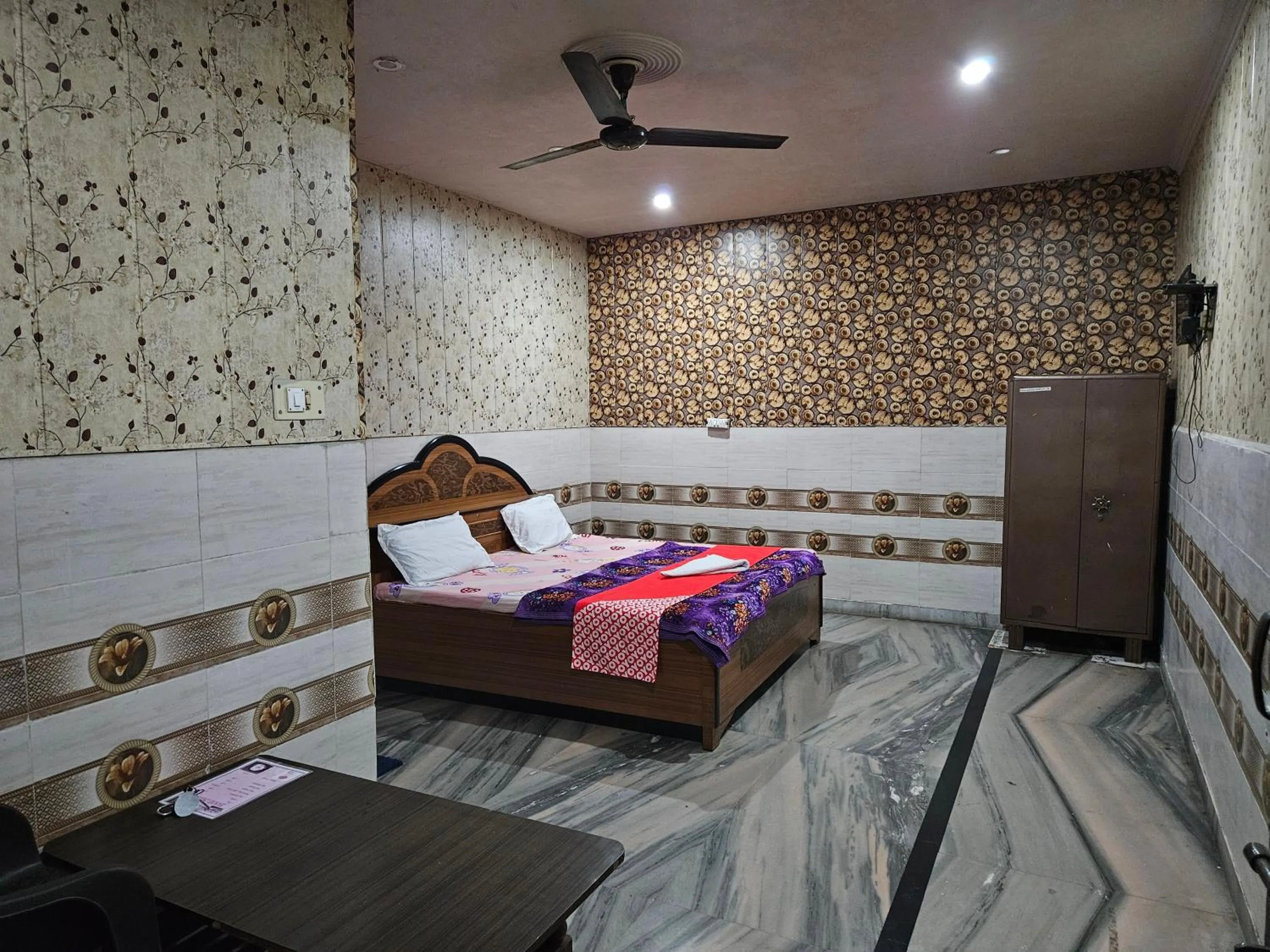 Bed in Hotel Chitrarth & Party Lawn