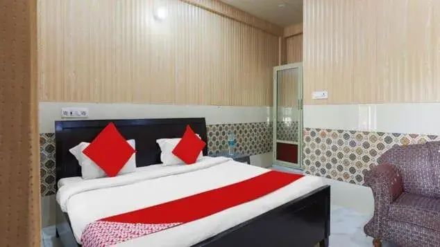 Deluxe Double Room - single occupancy in Hotel Chitrarth & Party Lawn Deluxe Double Room - single occupancy in Hotel Chitrarth & Party Lawn