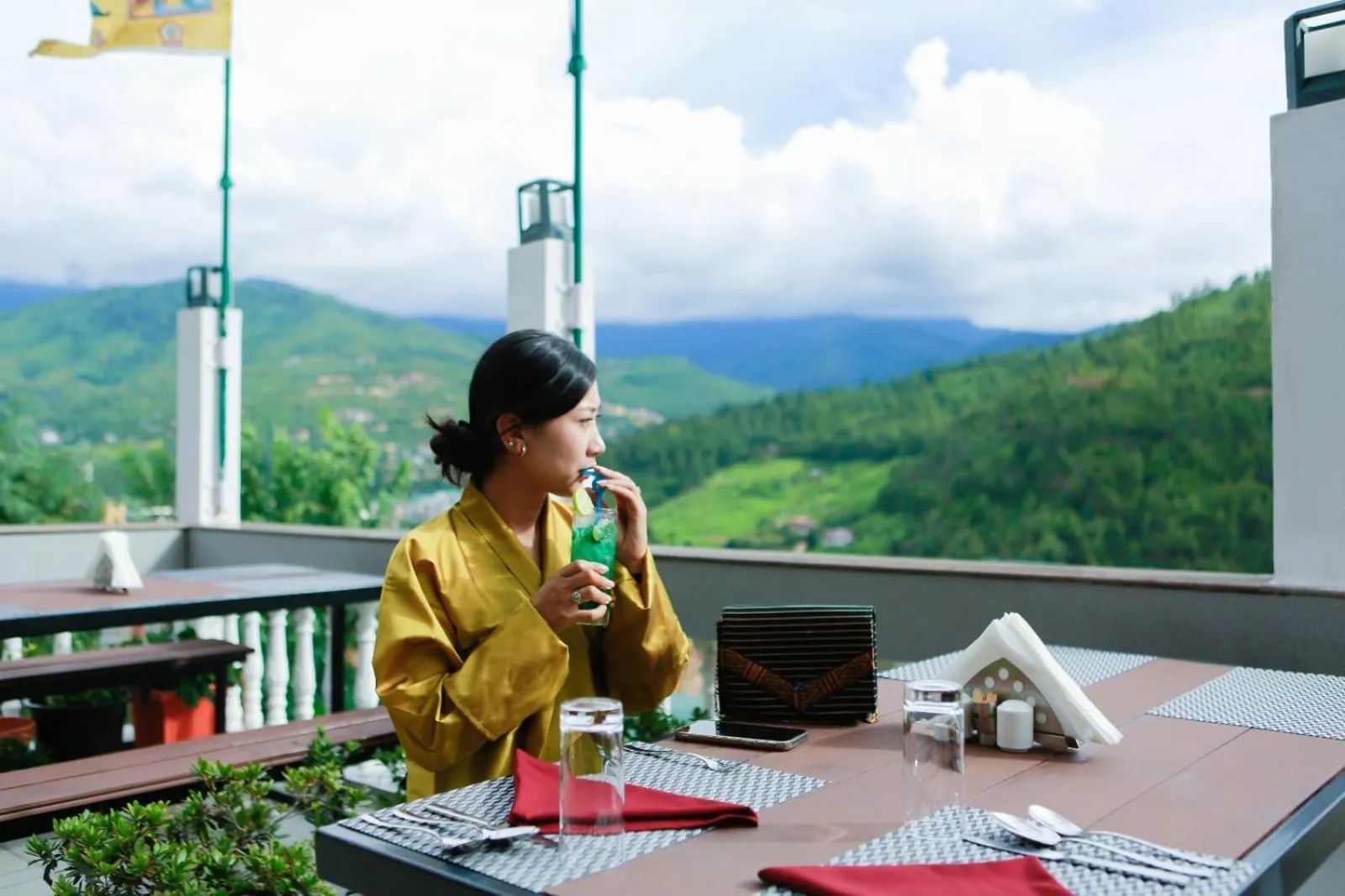 Restaurant/places to eat in Phuntsho Khangsar Hotel