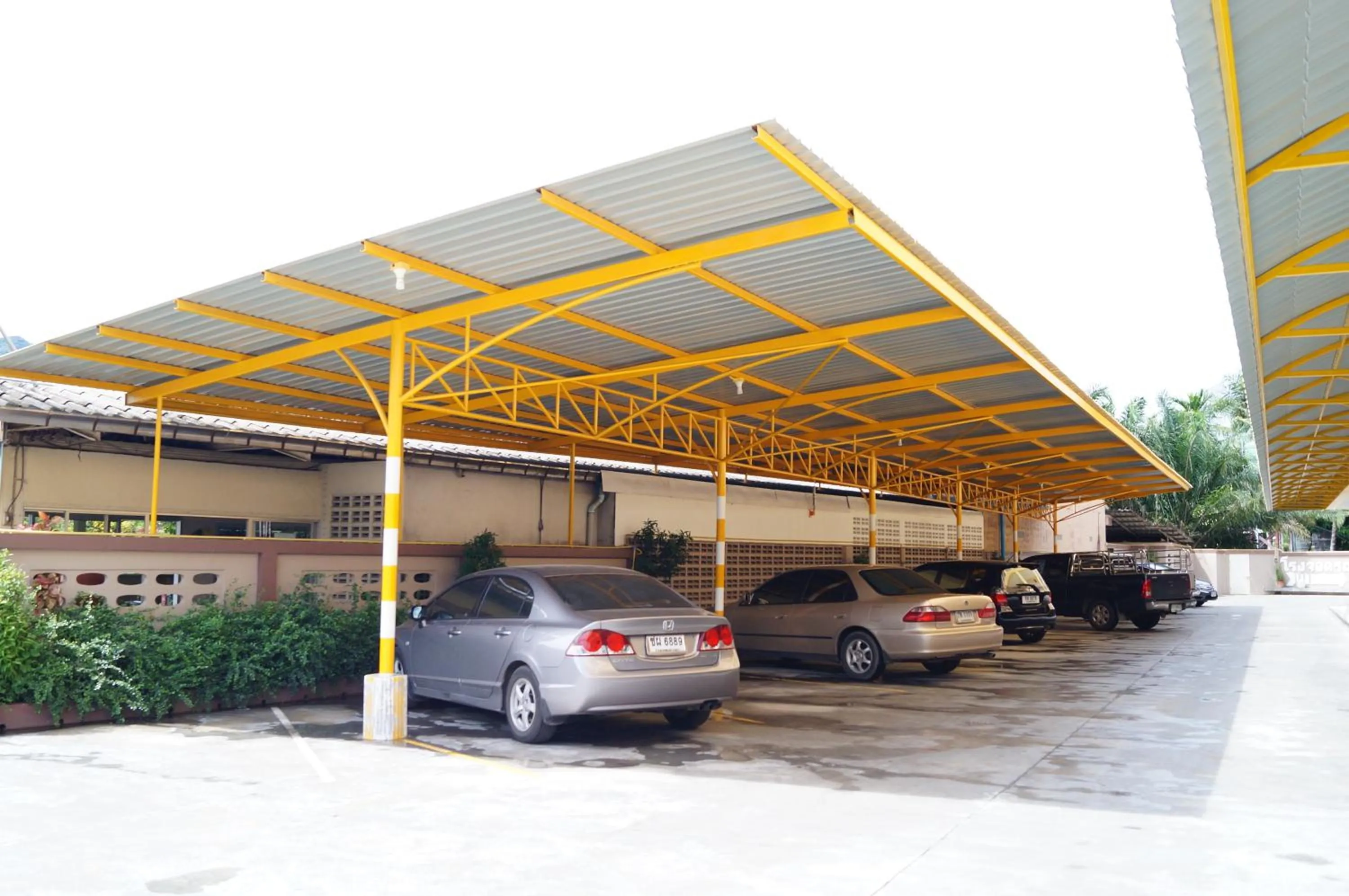 Facade/entrance in Jirasin Hotel & Apartment