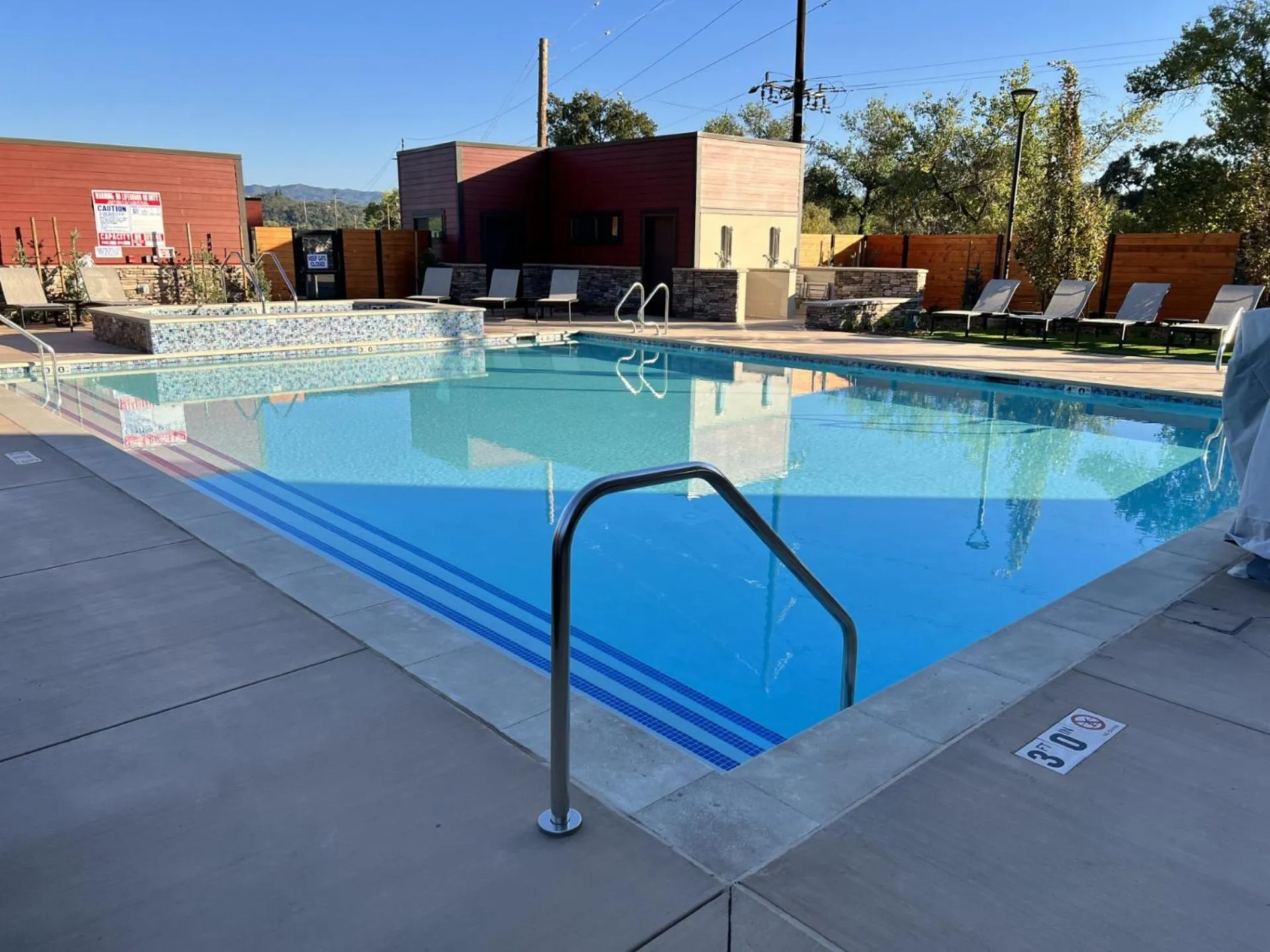 Swimming pool in Wyndham Garden Redwood Valley - Ukiah