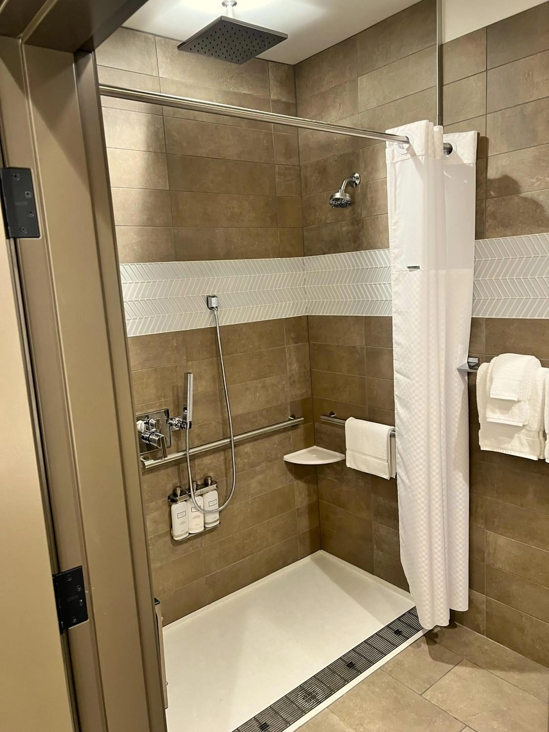 Shower in Wyndham Garden Redwood Valley - Ukiah