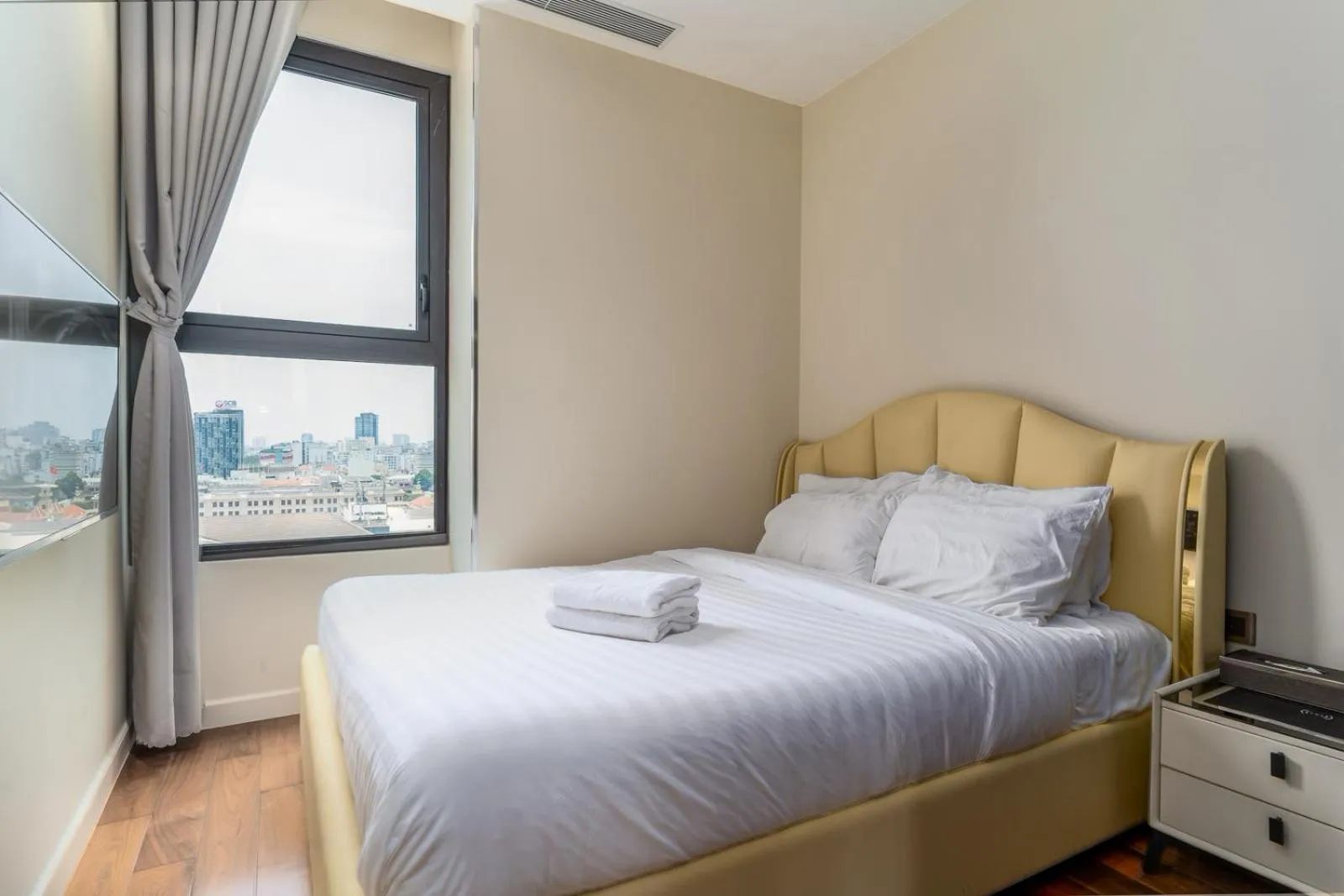 Bed in The Rixx Madison