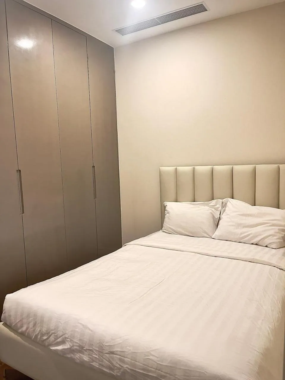 Bed in The Rixx Madison