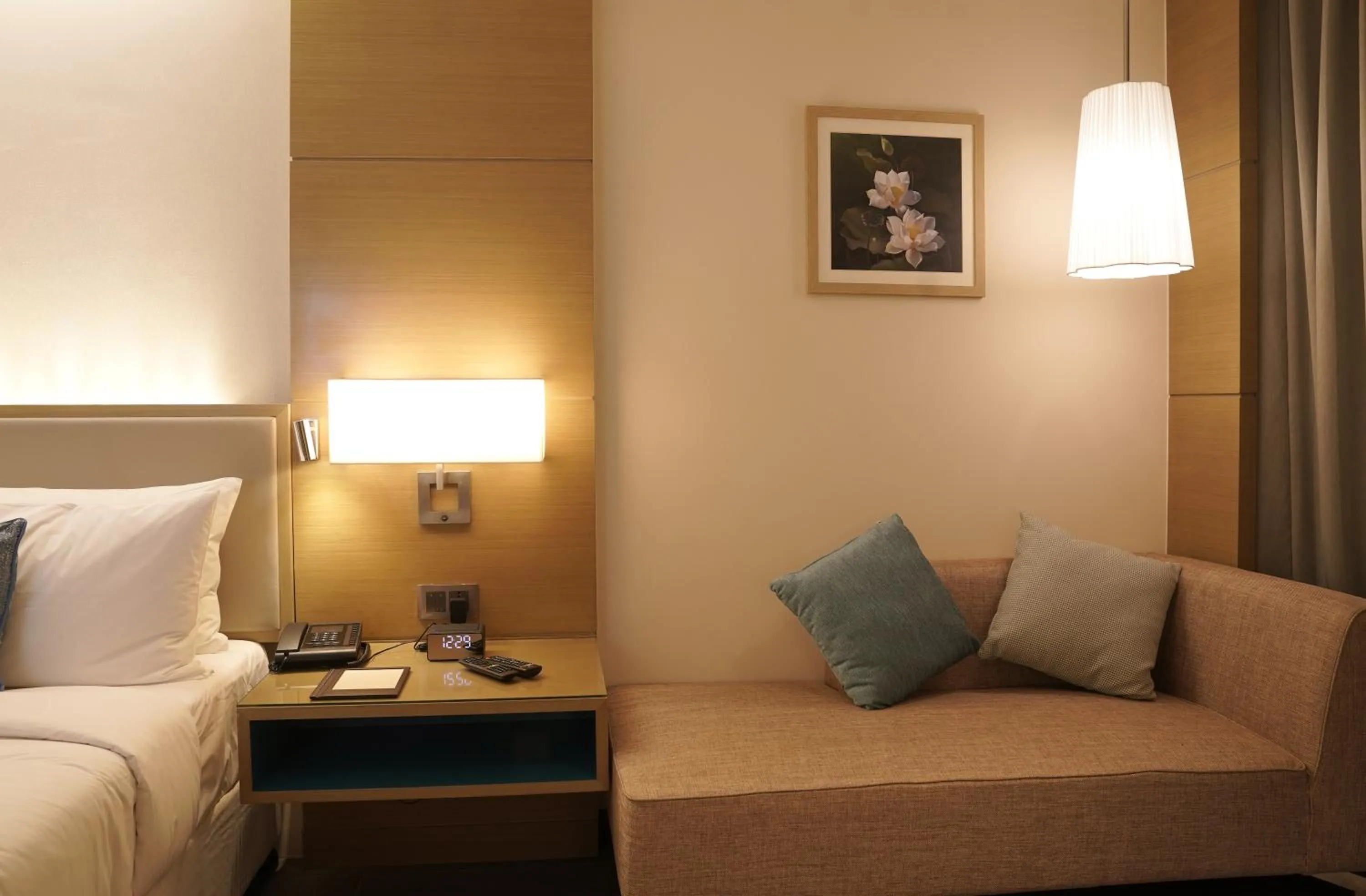 Seating area, Bed in Gokulam Grand Trivandrum