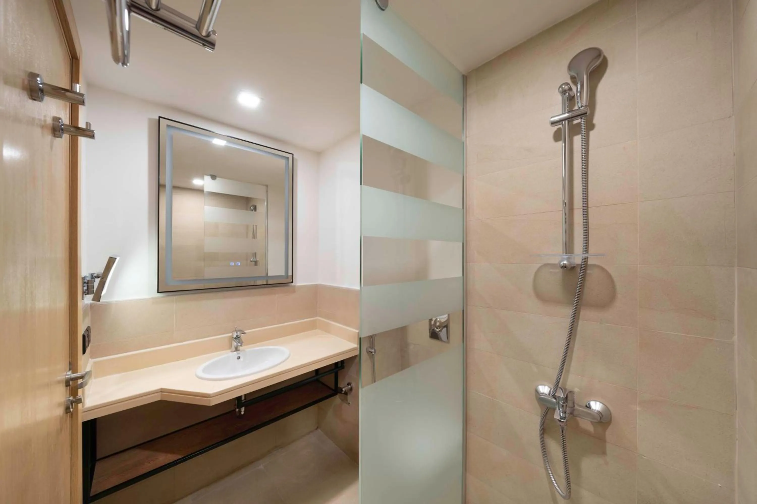 Bathroom in Park Inn by Radisson Makkah Thakher Alsharqi