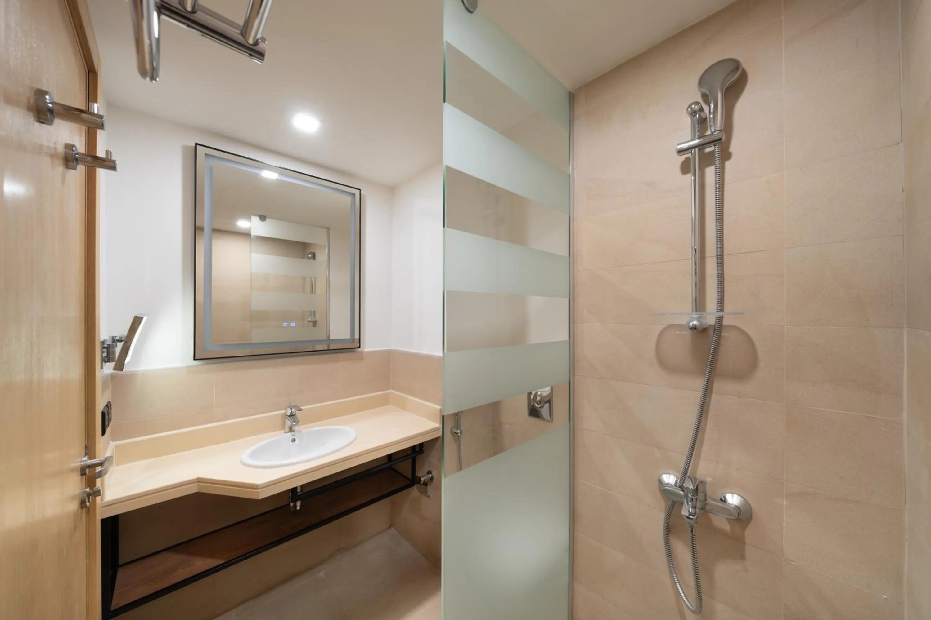 Toilet in Park Inn by Radisson Makkah Thakher Alsharqi