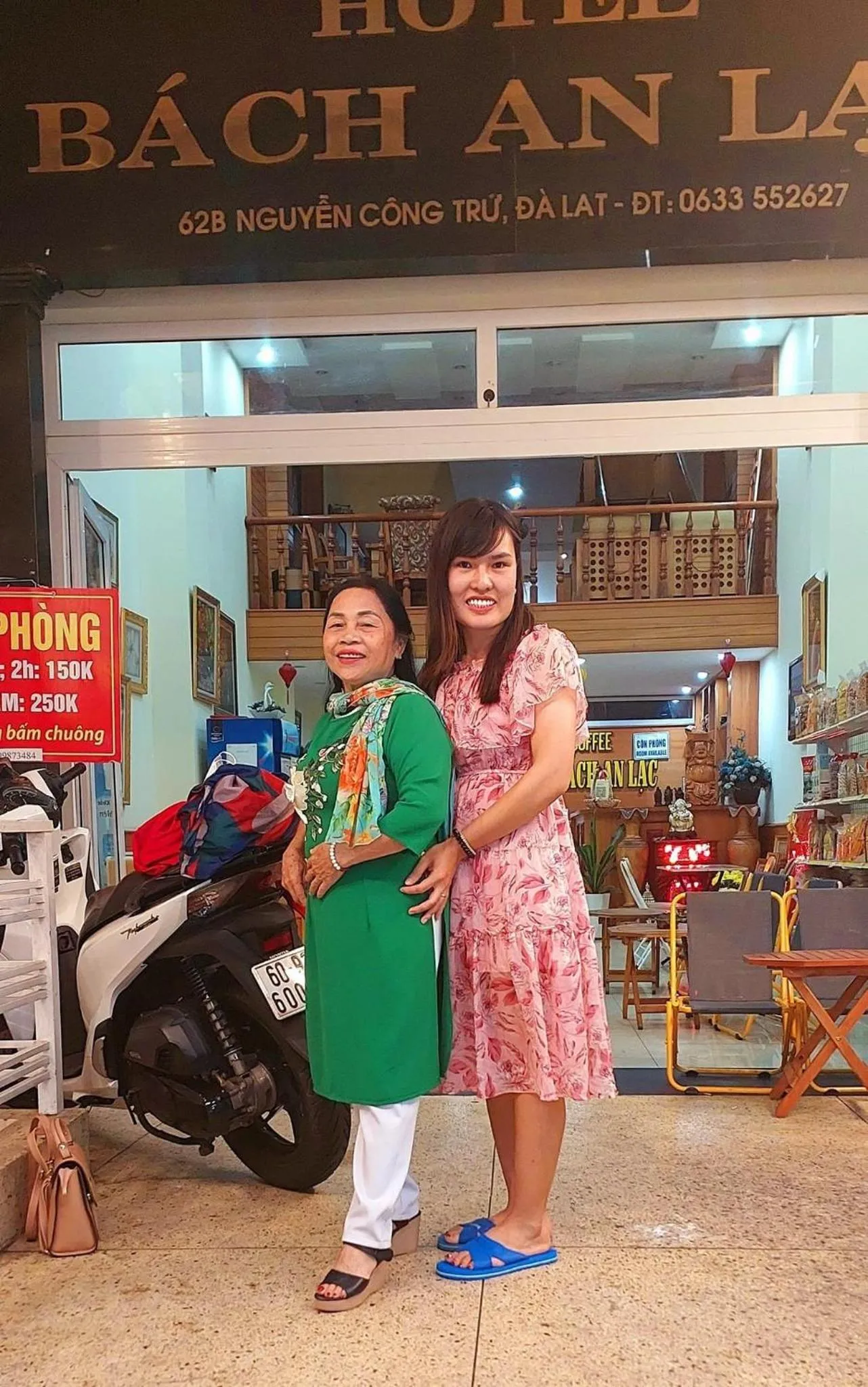 group of guests in BÁCH AN LẠC HOTEL