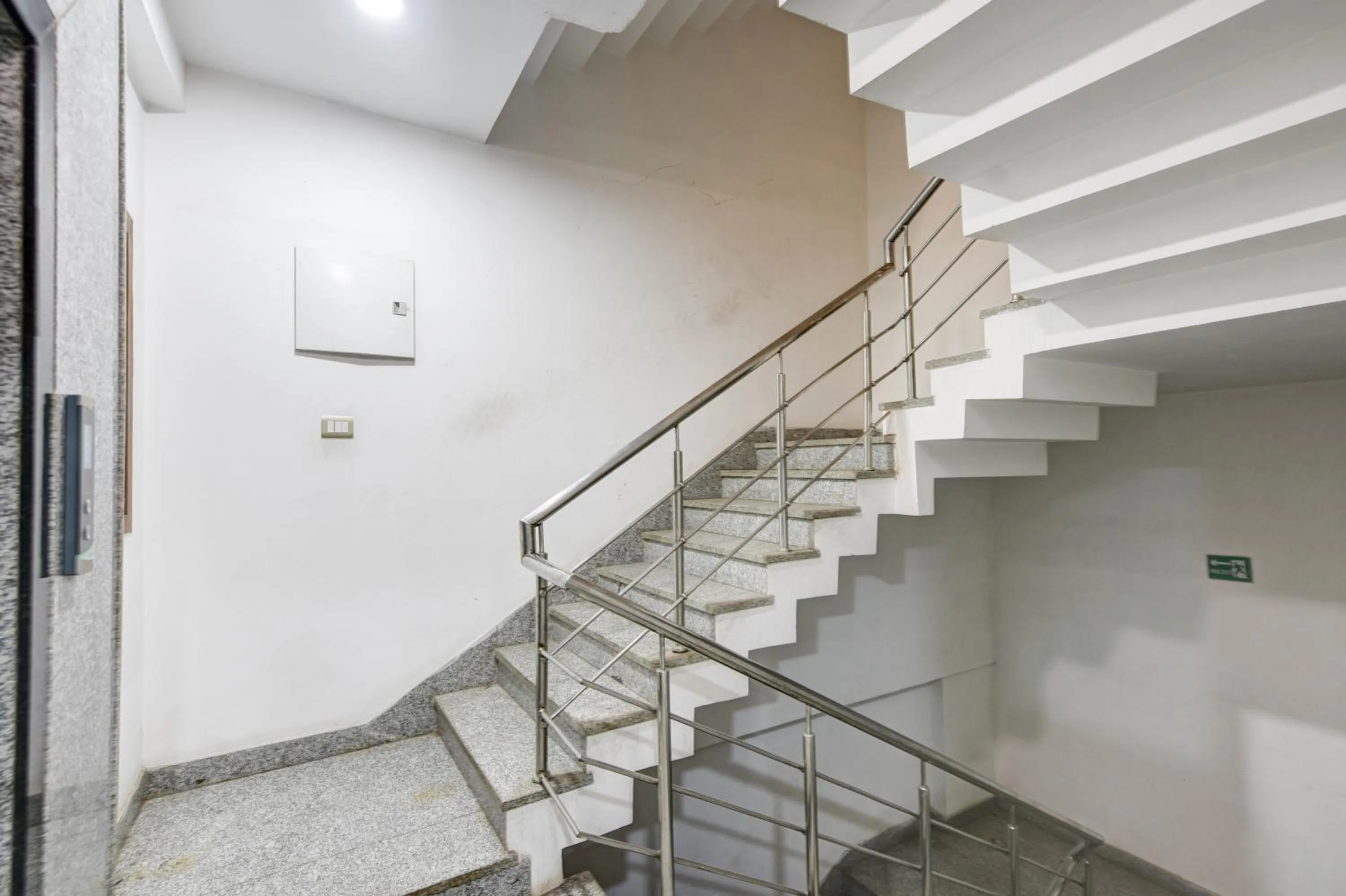 Lobby or reception in Qotel Comfort Ashok Vihar - Near Delhi University