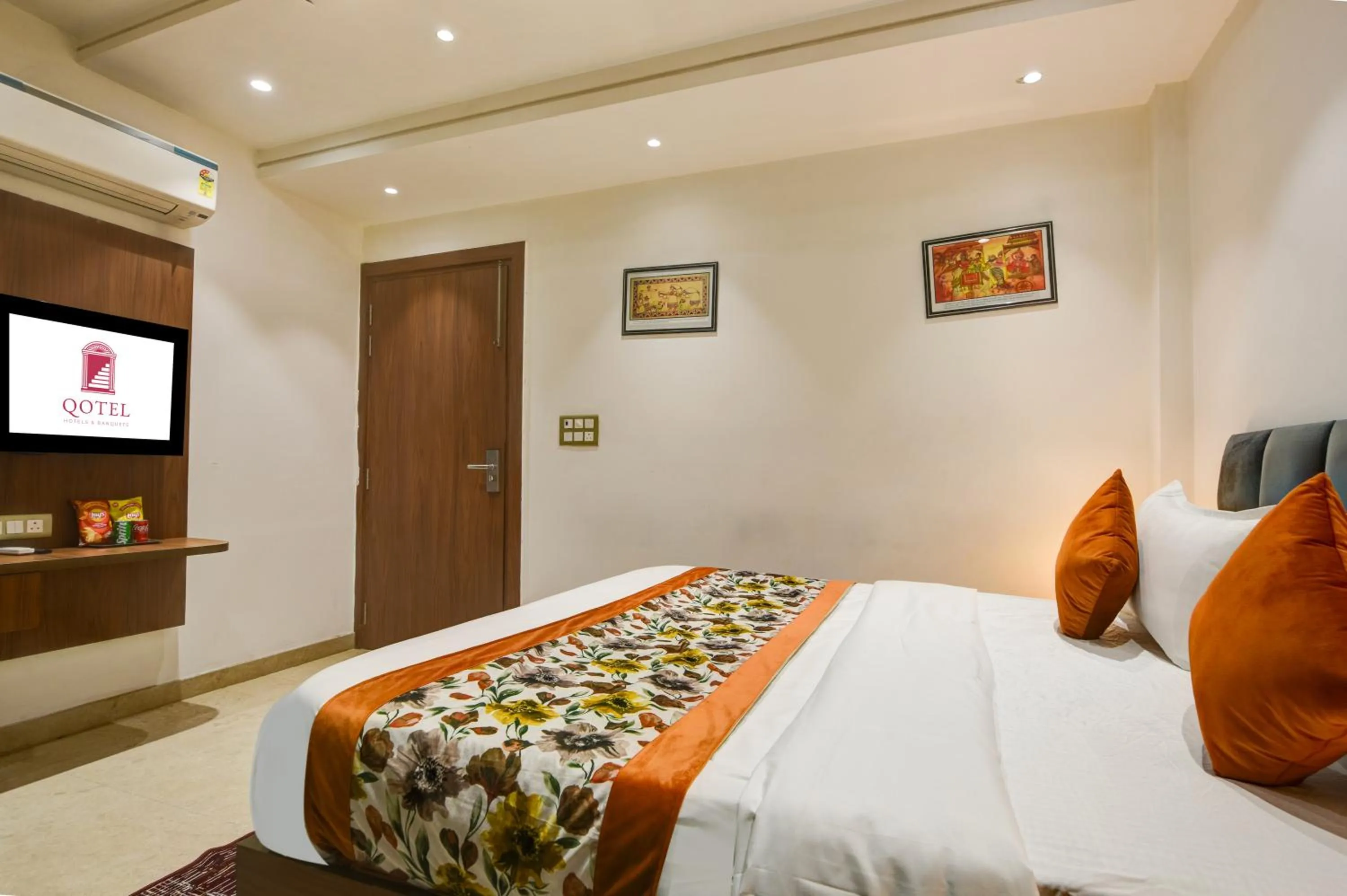 Bed in Qotel Comfort Ashok Vihar - Near Delhi University