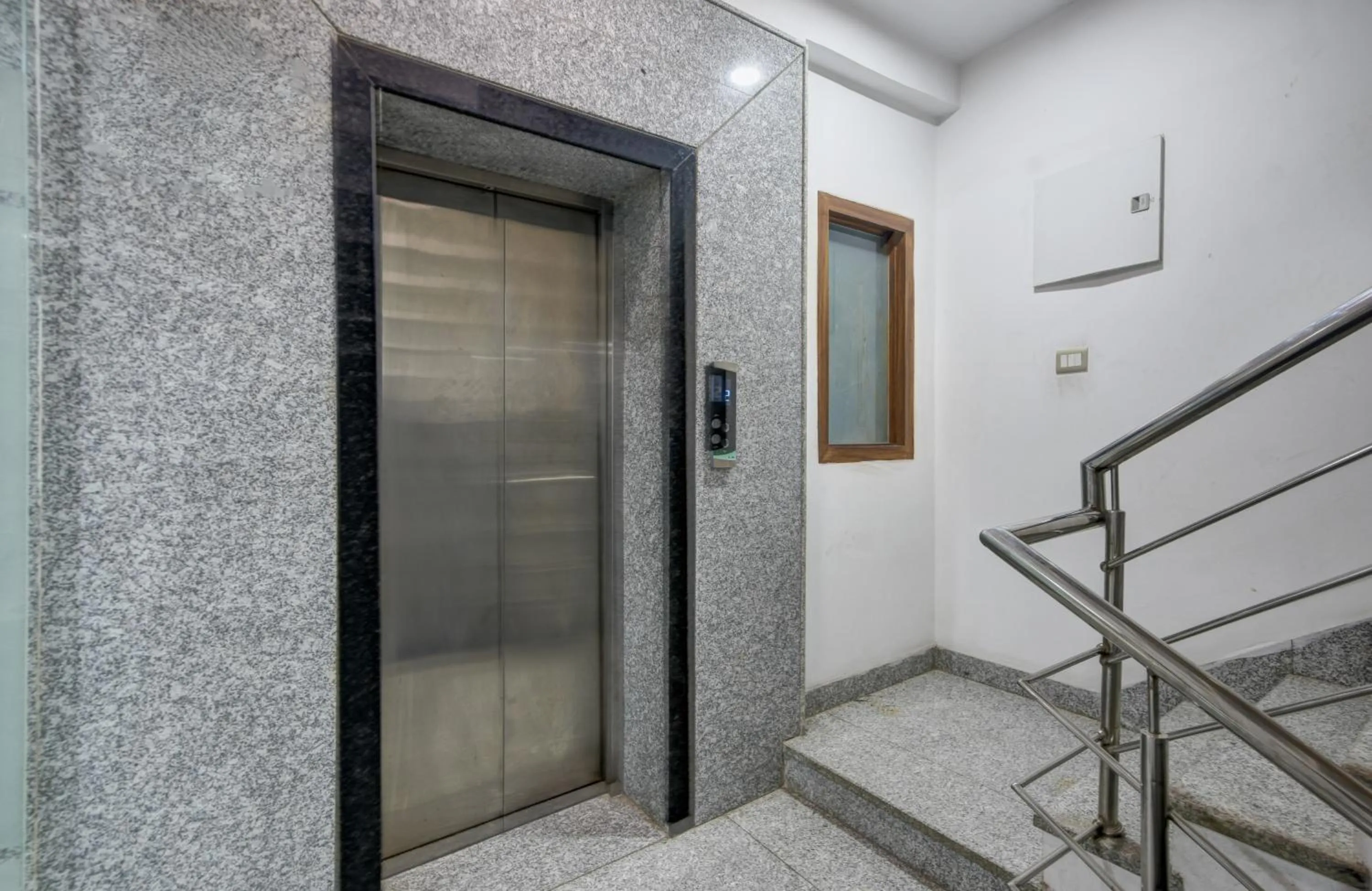 elevator in Qotel Comfort Ashok Vihar - Near Delhi University