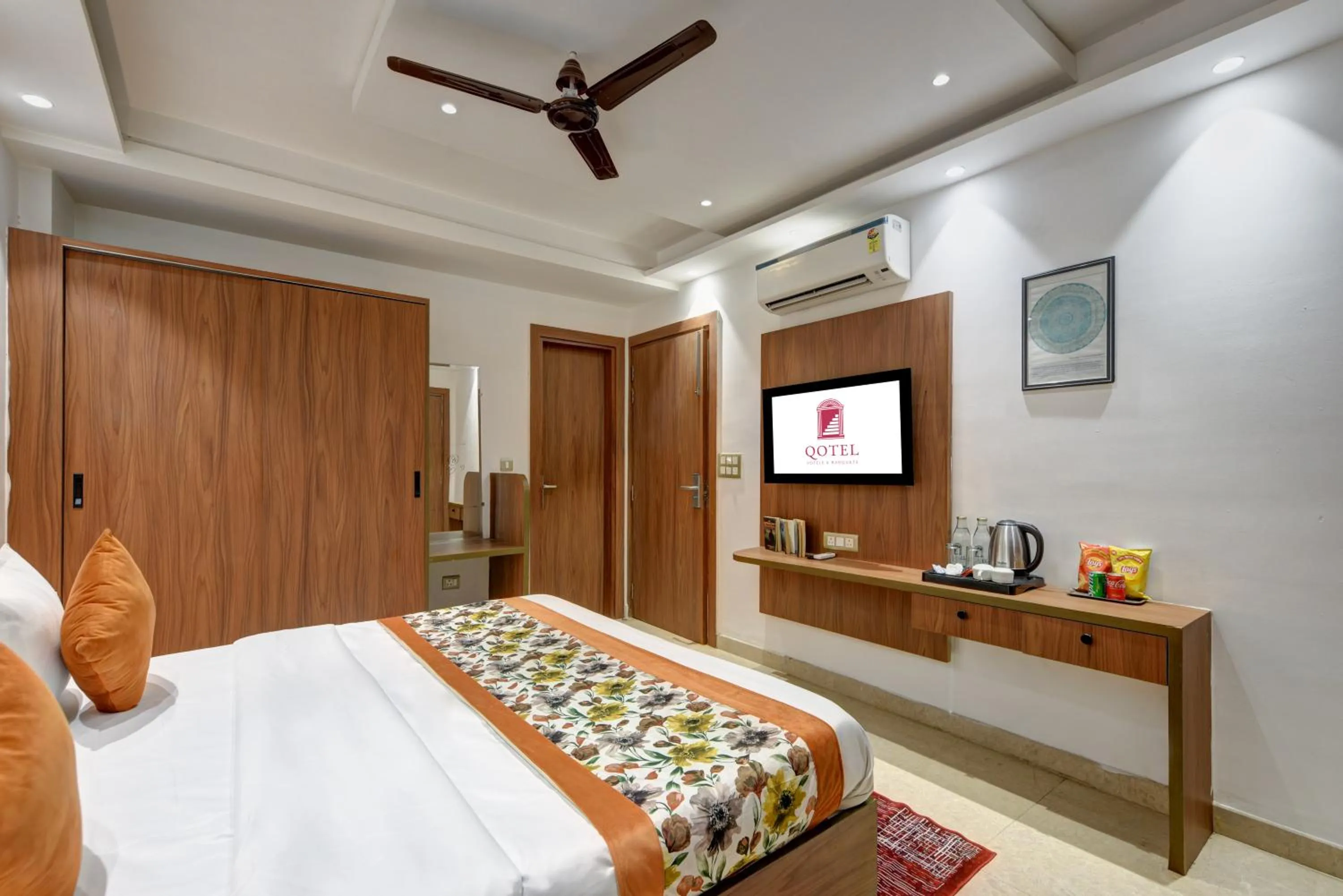 Bed in Qotel Comfort Ashok Vihar - Near Delhi University