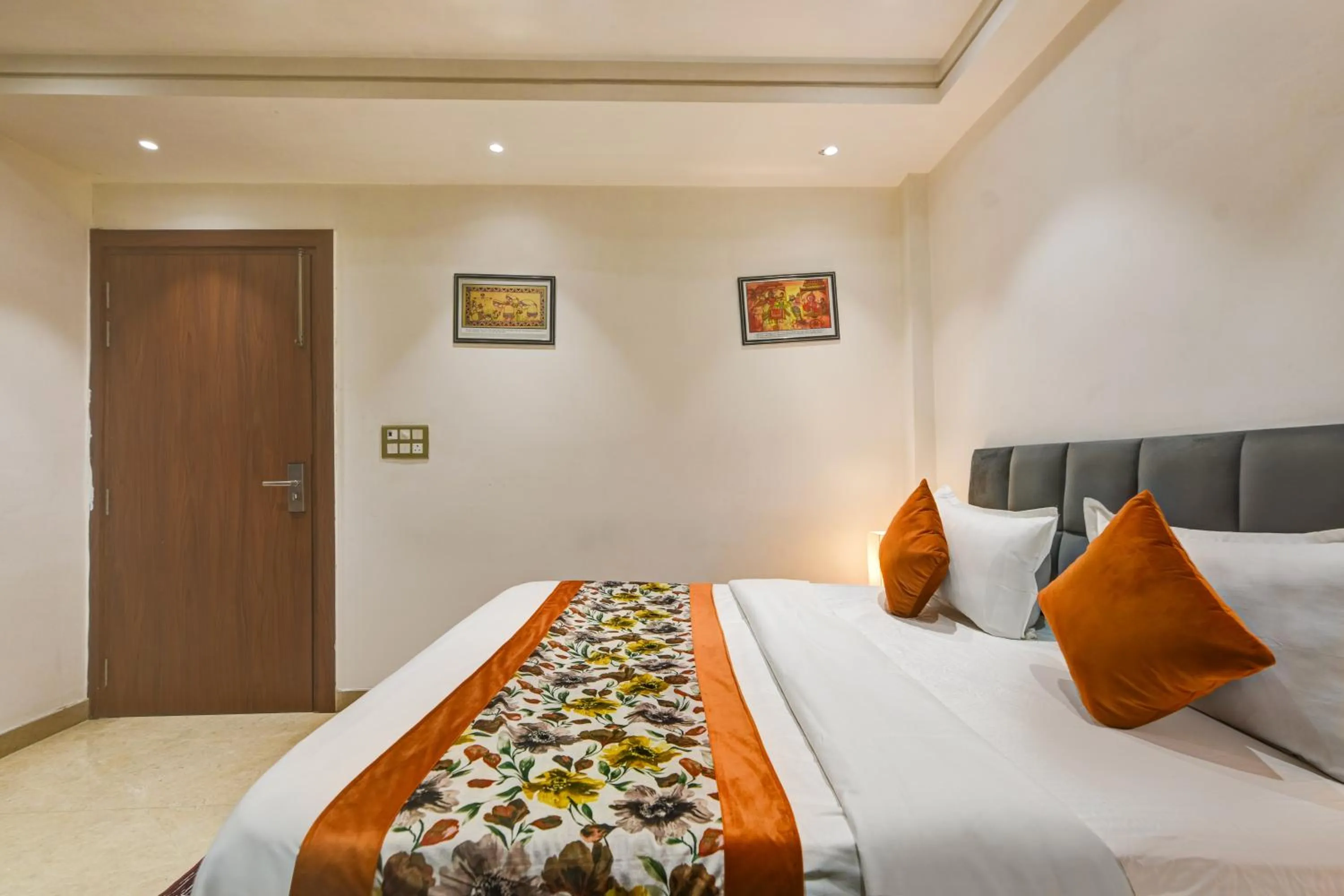 Bed in Qotel Comfort Ashok Vihar - Near Delhi University