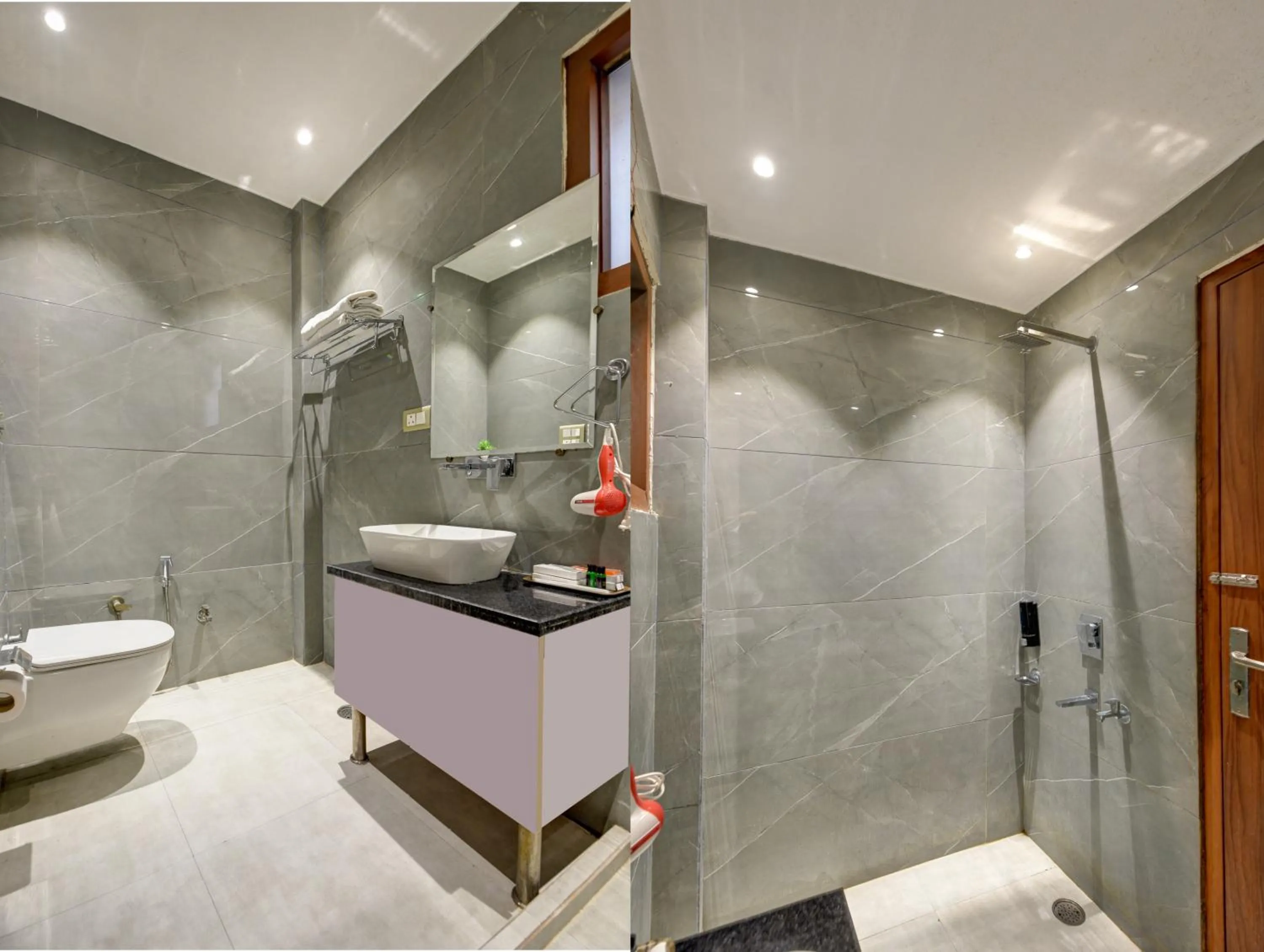 Shower in Qotel Comfort Ashok Vihar - Near Delhi University