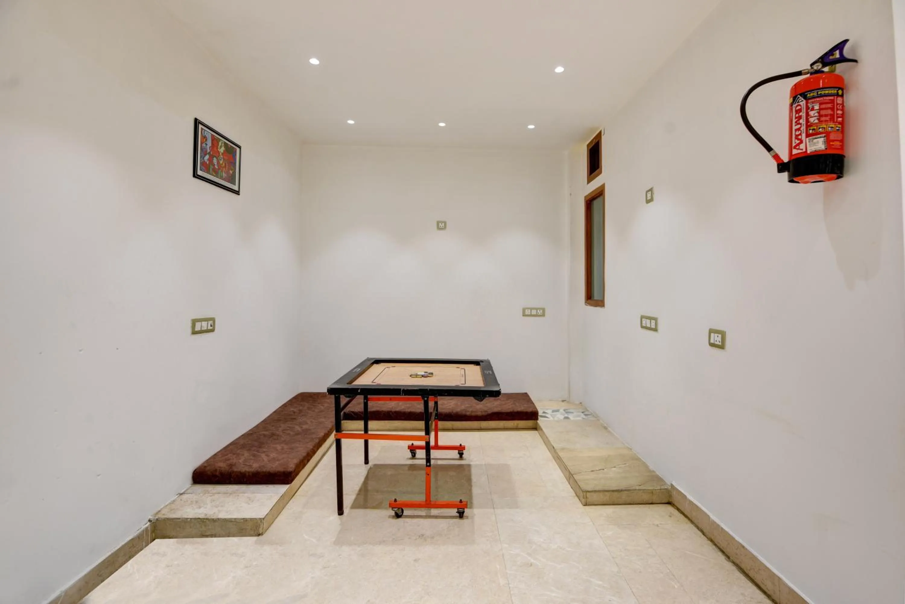 Game Room in Qotel Comfort Ashok Vihar - Near Delhi University