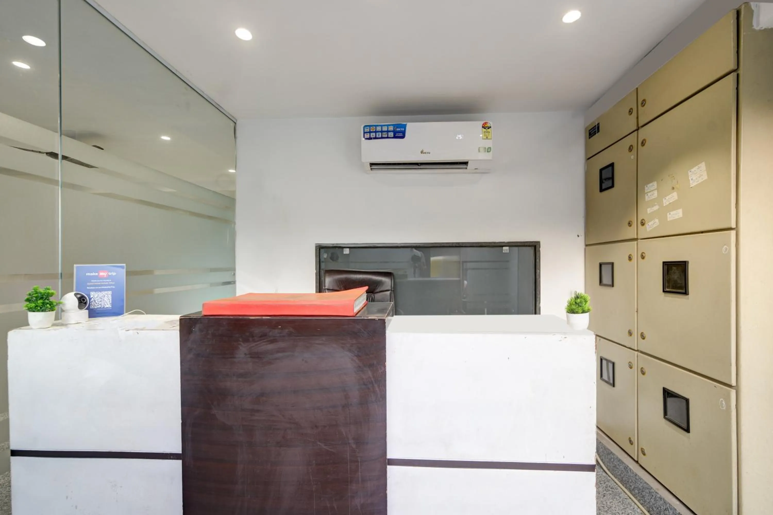 Lobby or reception in Qotel Comfort Ashok Vihar - Near Delhi University