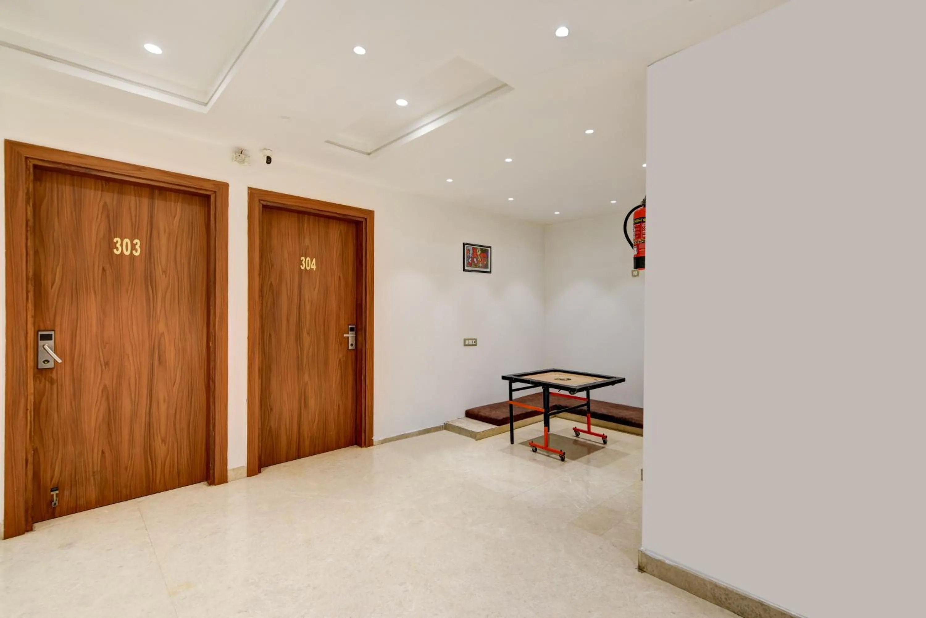 Living room in Qotel Comfort Ashok Vihar - Near Delhi University