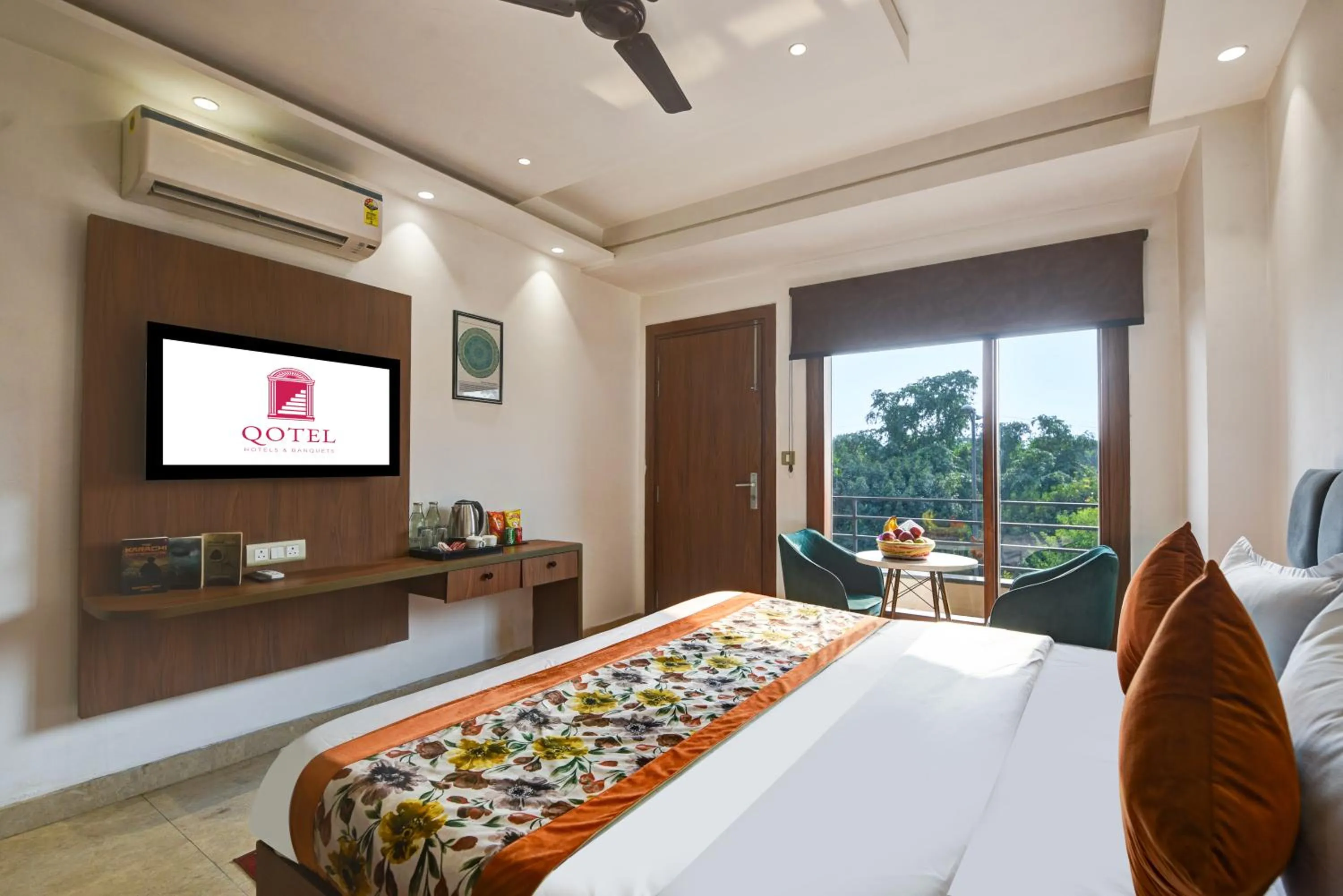 Bed in Qotel Comfort Ashok Vihar - Near Delhi University