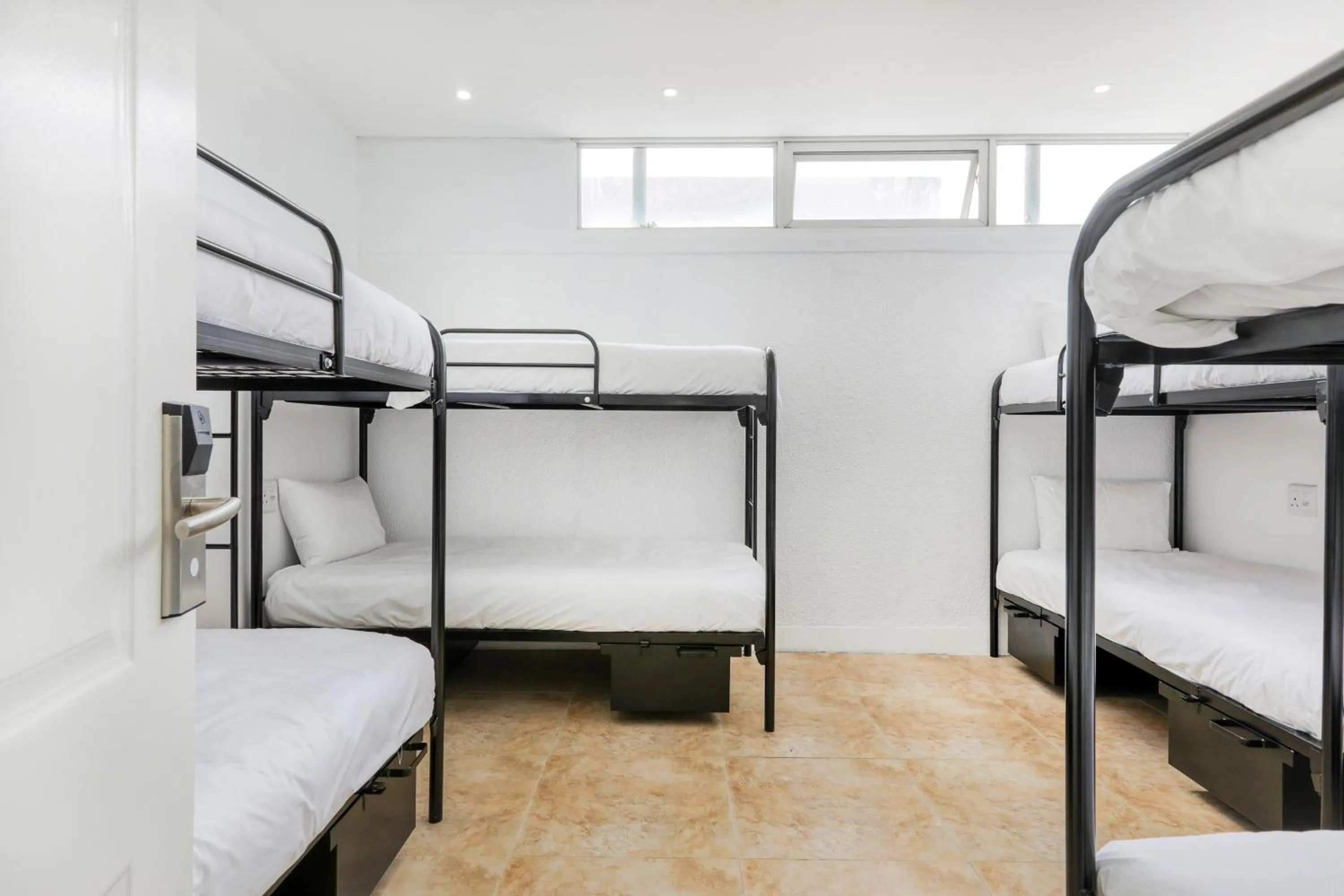 Bed in Inn & Out Express Sea Point