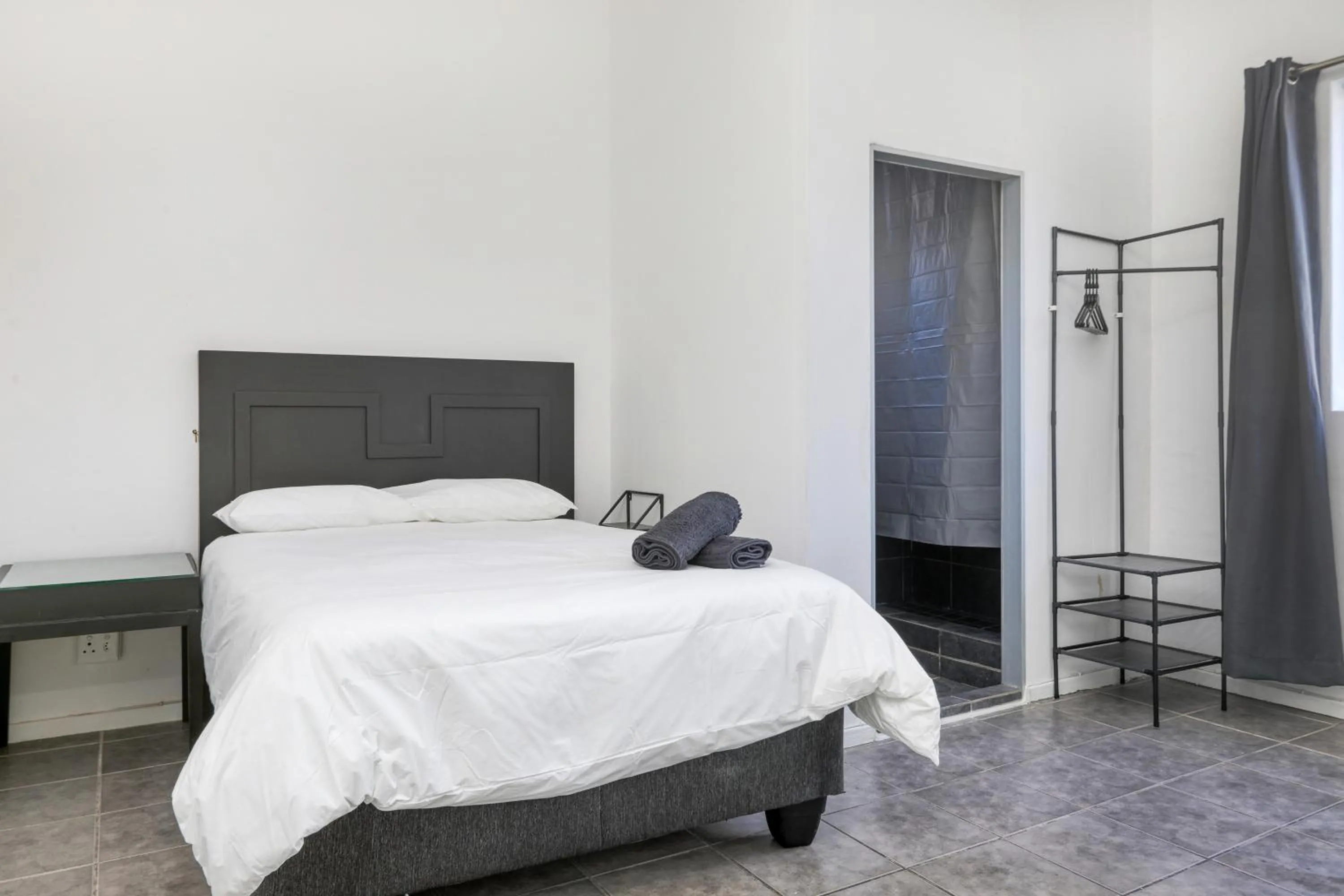 Bed in Inn & Out Express Sea Point