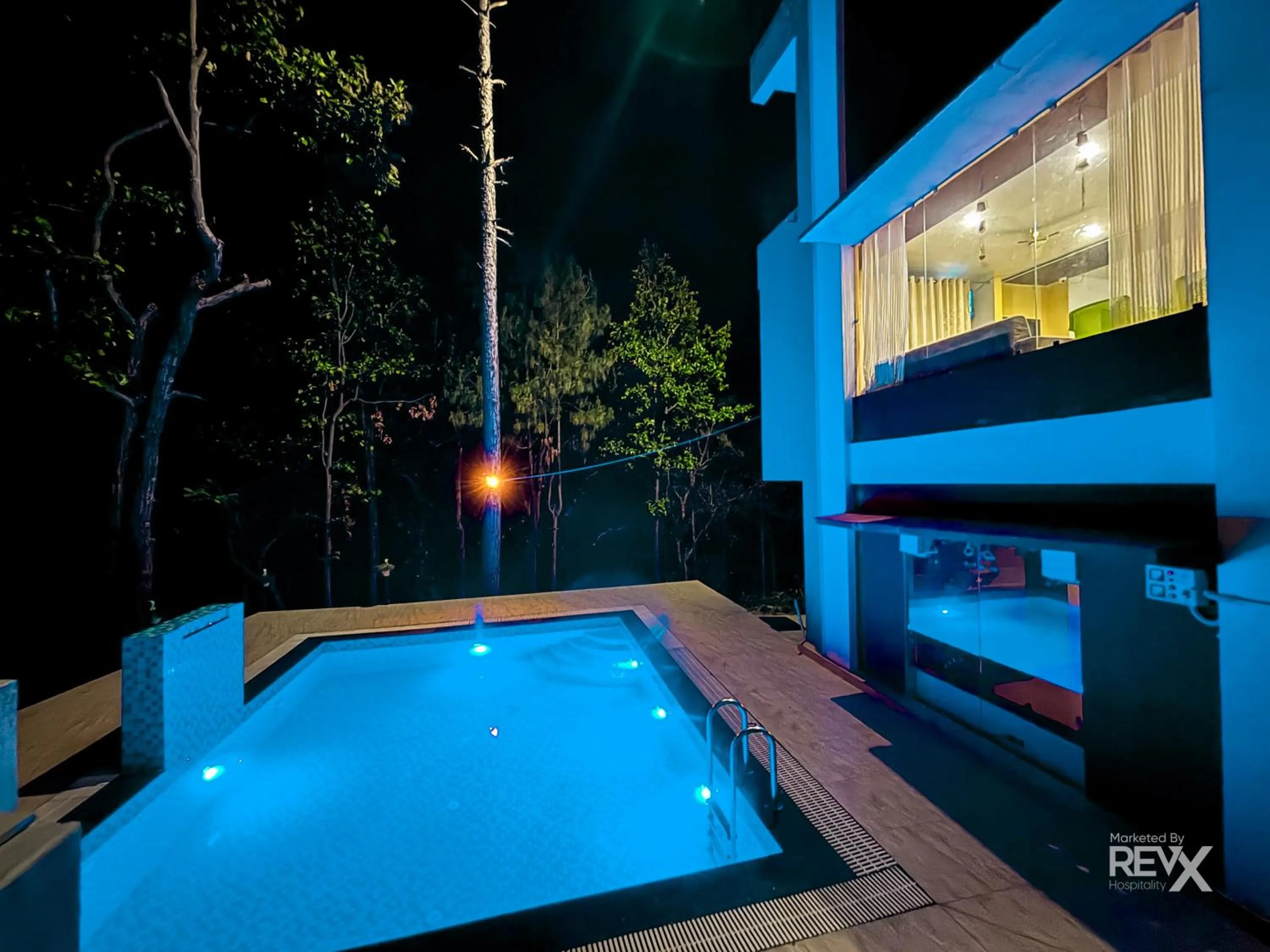 Night in Hotel Prince valley