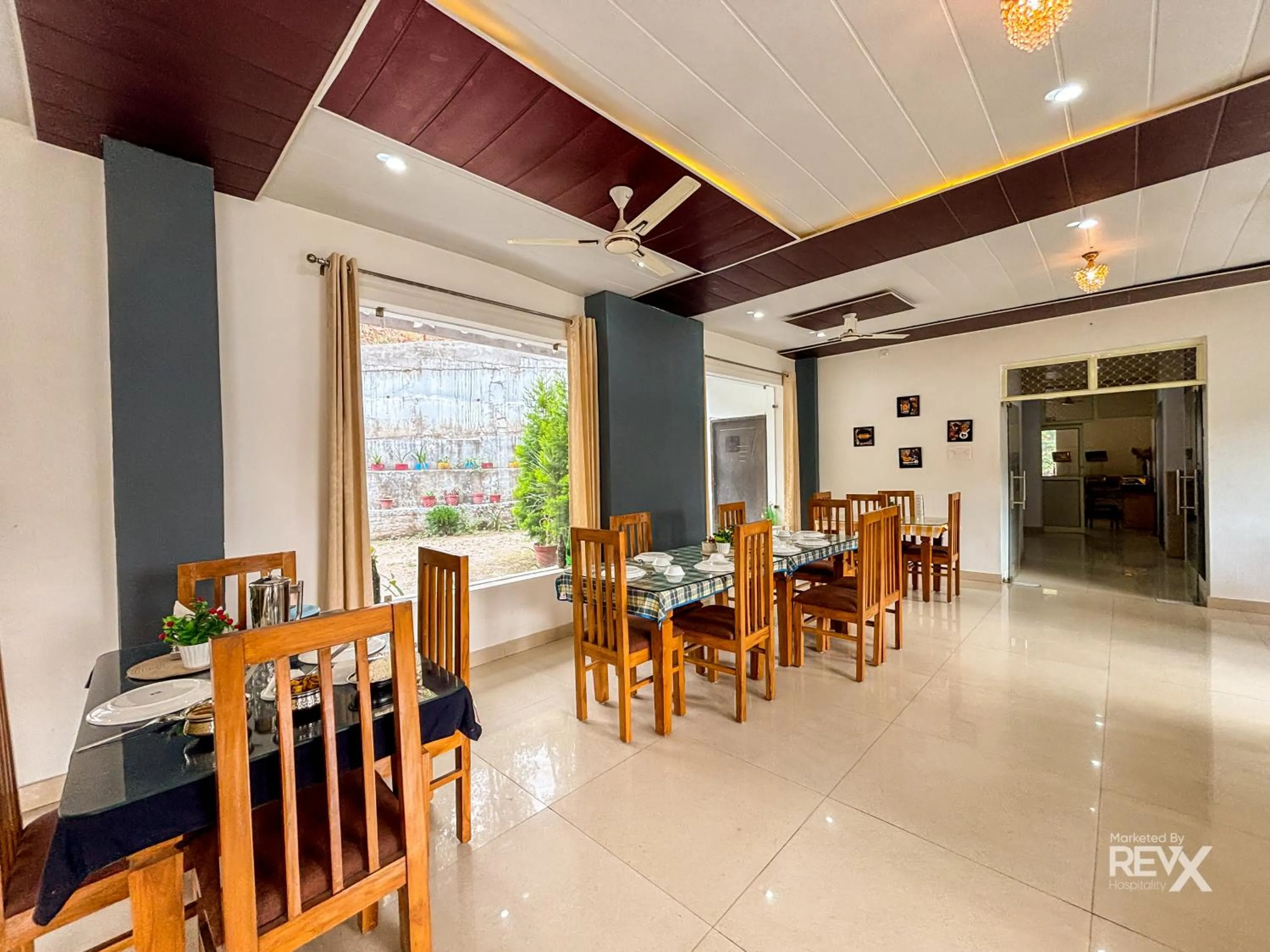 Restaurant/places to eat in Hotel Prince valley