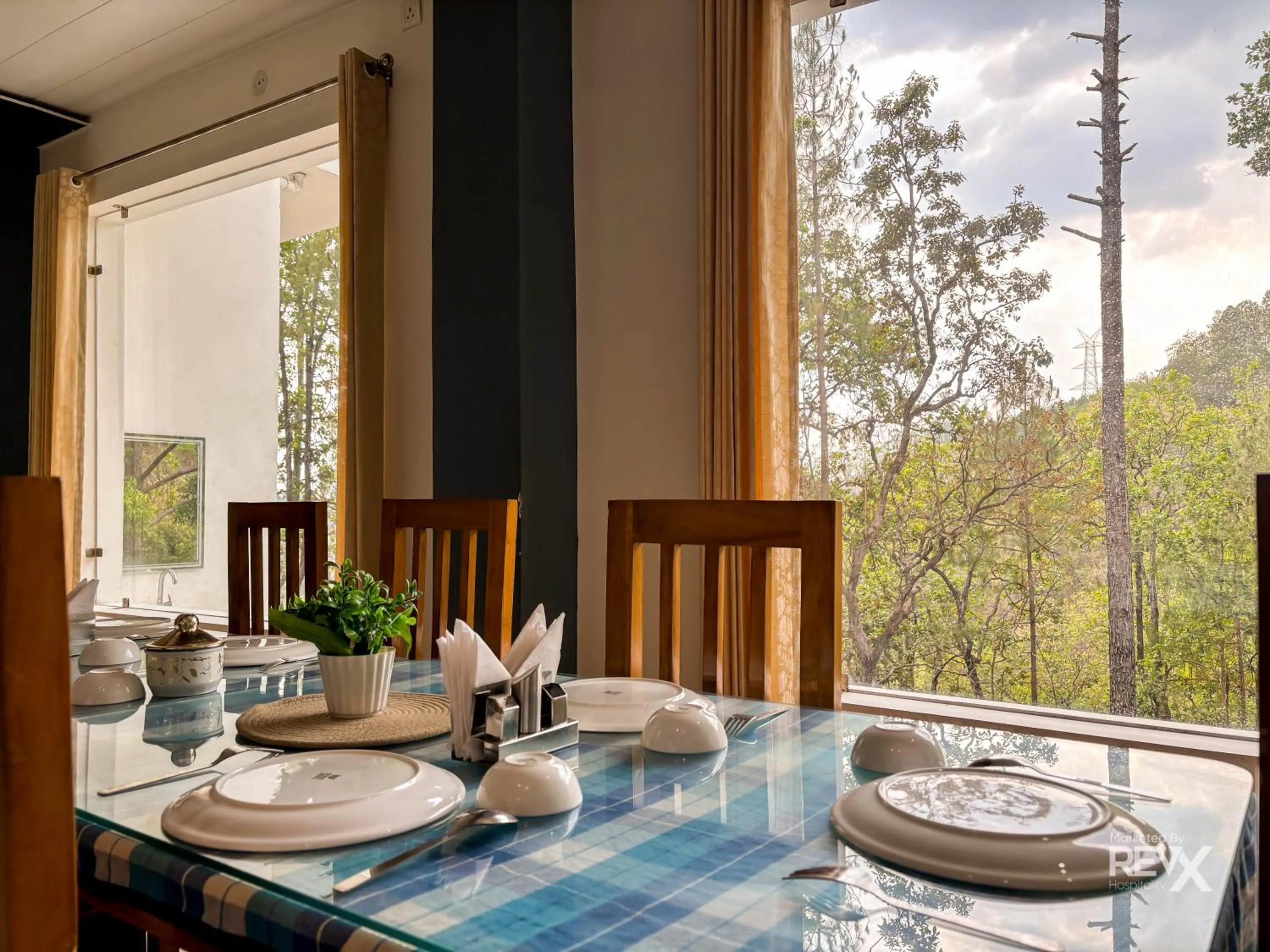 Restaurant/places to eat in Hotel Prince valley