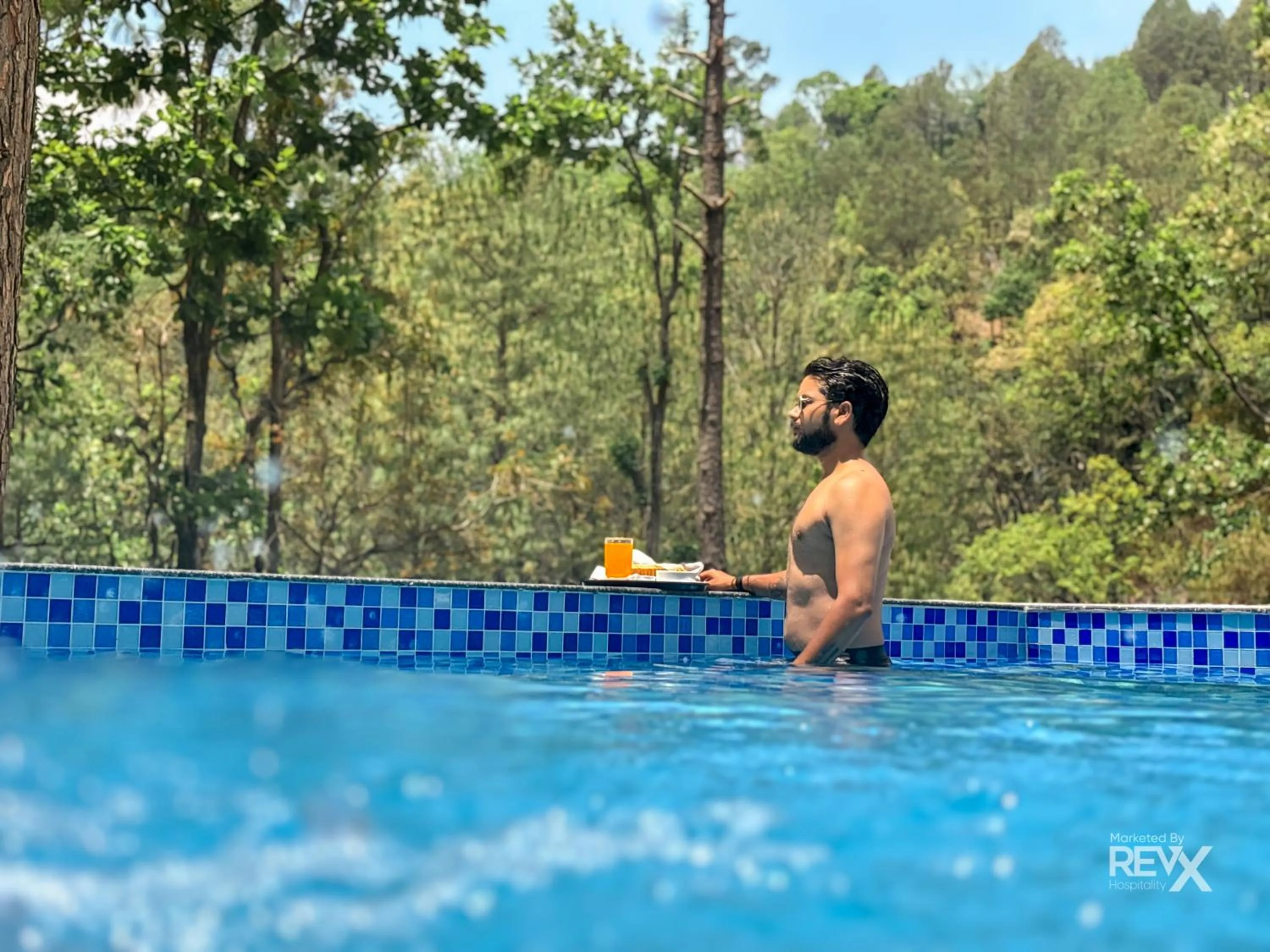 Swimming pool in Hotel Prince valley