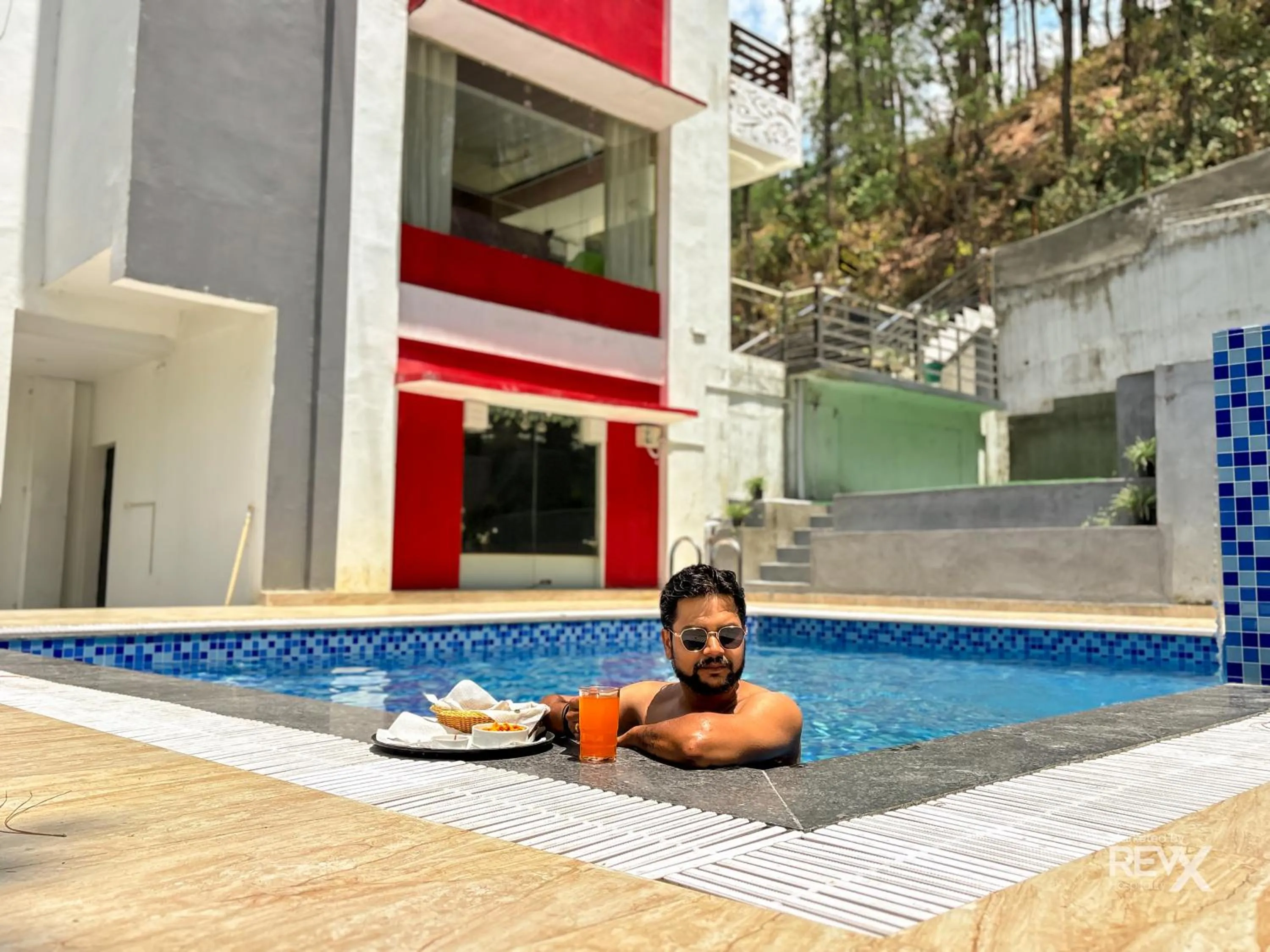 Swimming pool in Hotel Prince valley