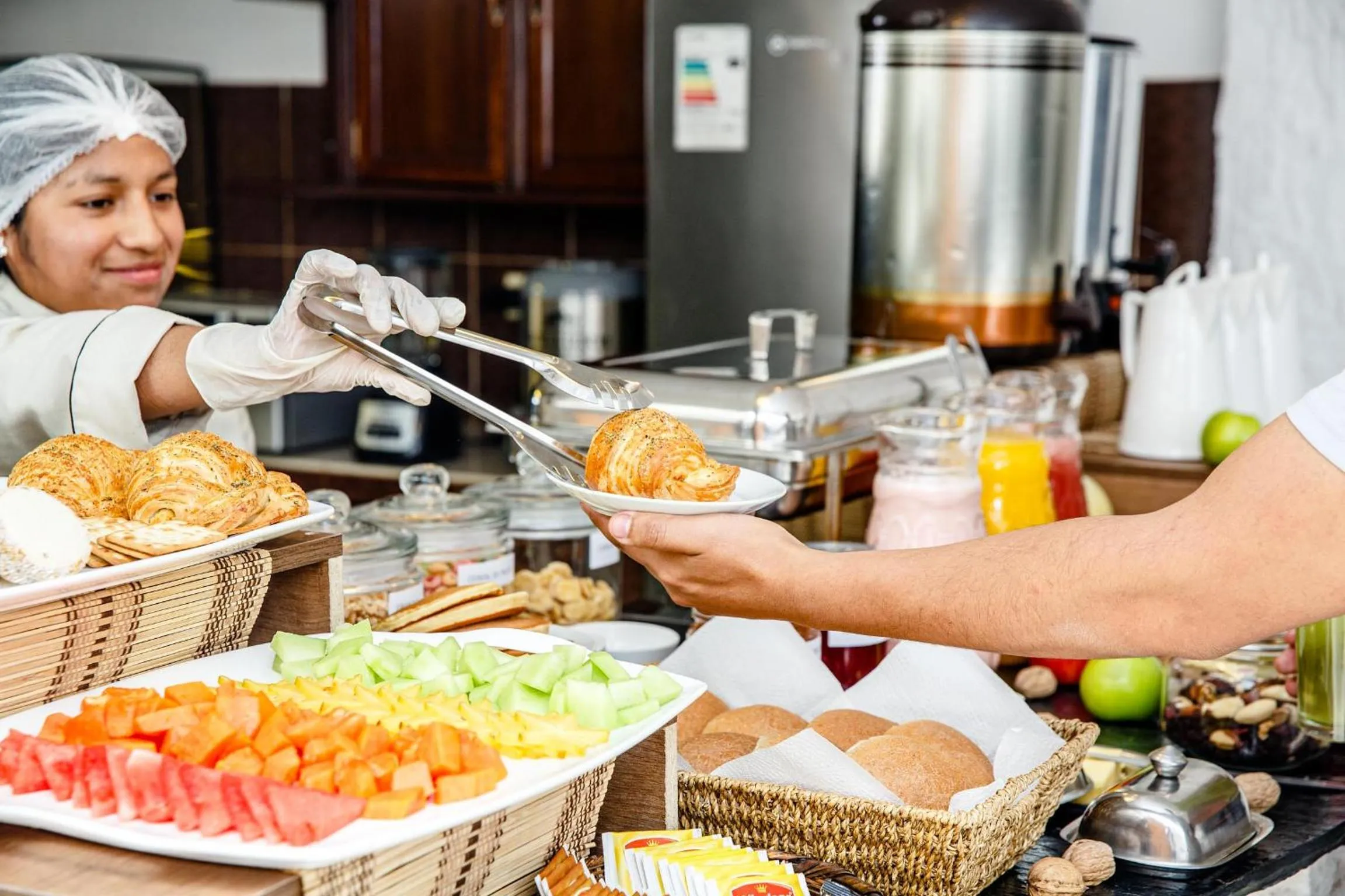 Restaurant/places to eat in KW HOTEL