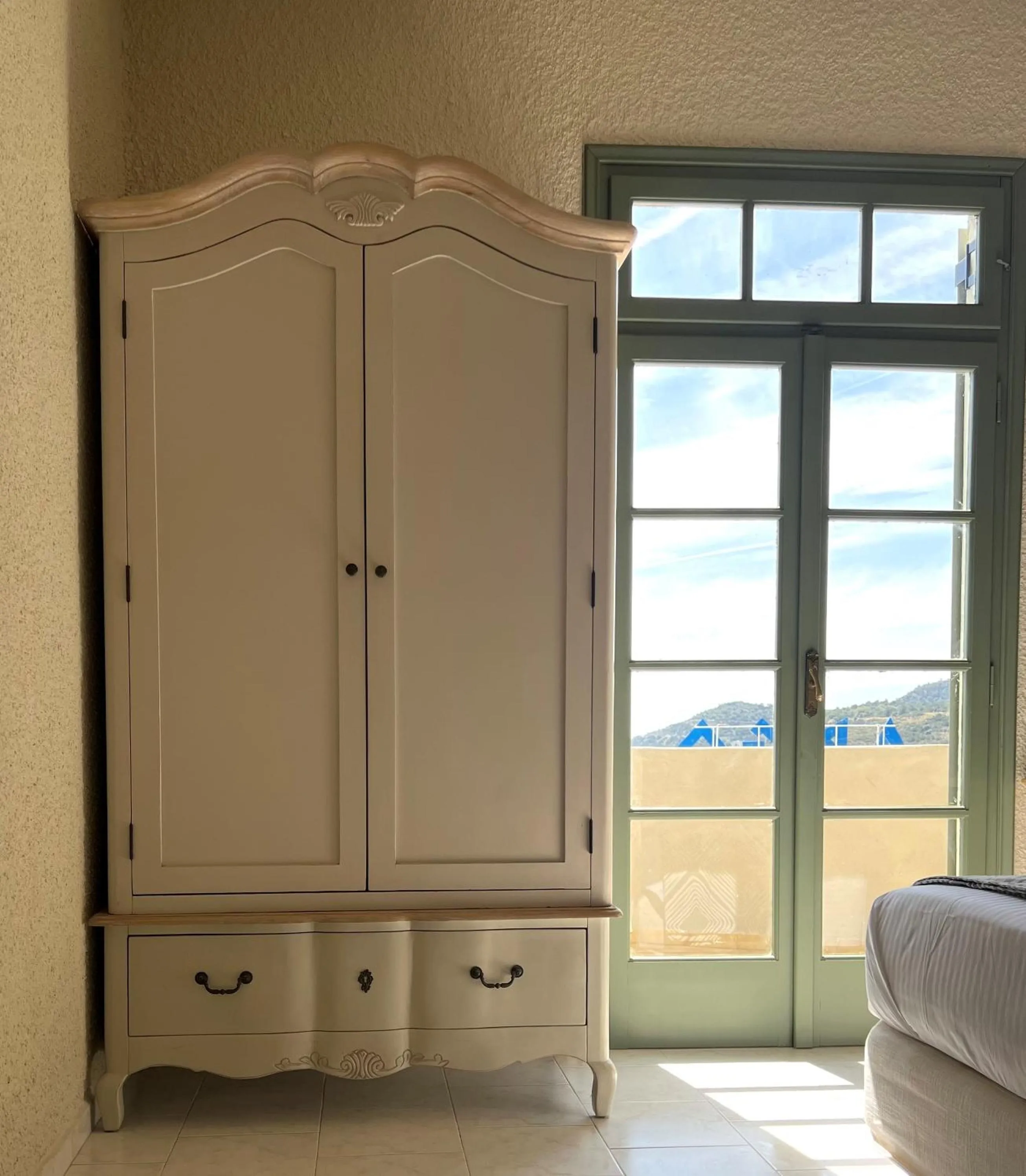 wardrobe in Kores Aegina