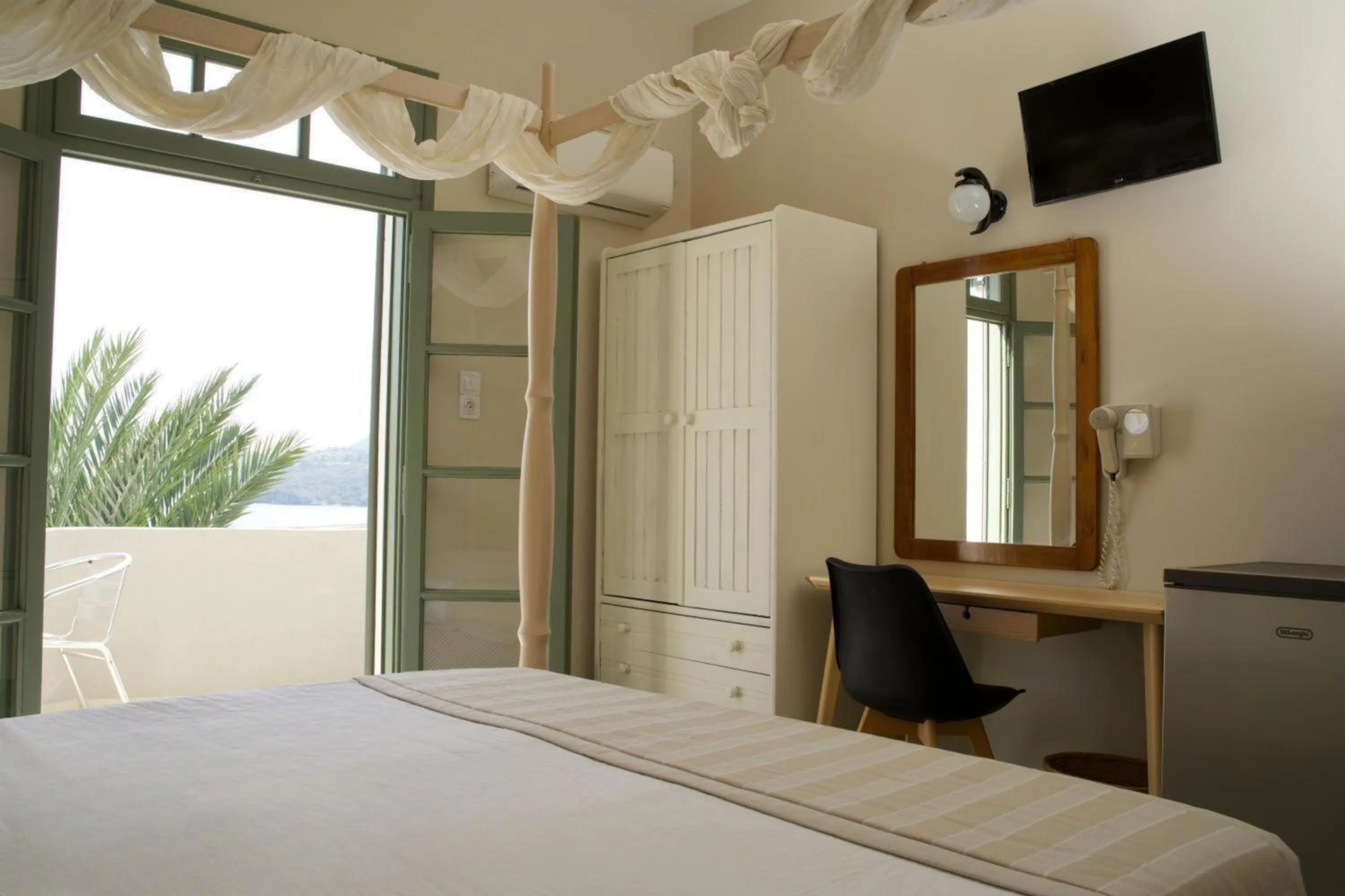 TV and multimedia, Bed in Kores Aegina