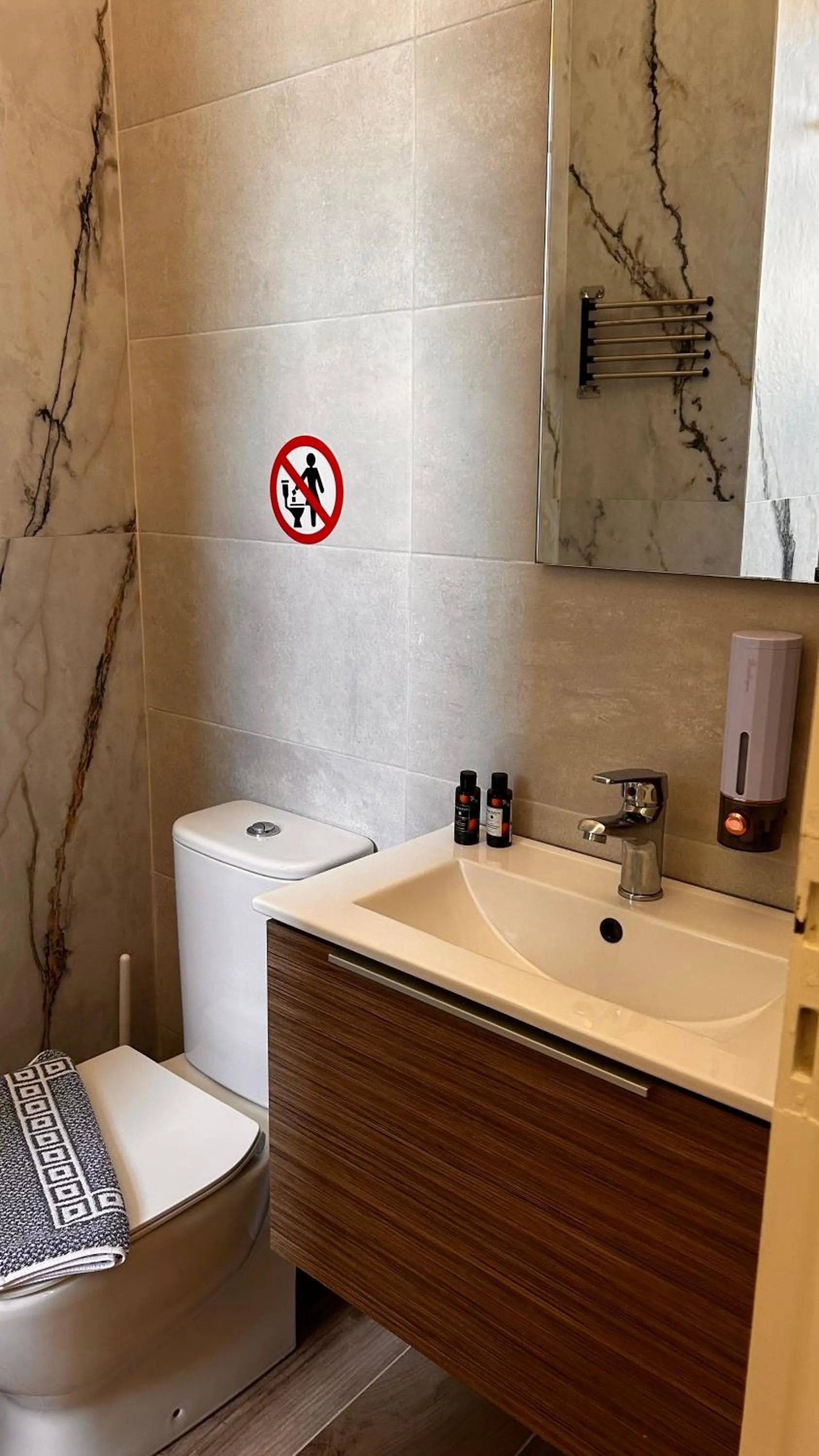 Toilet in Kores Aegina