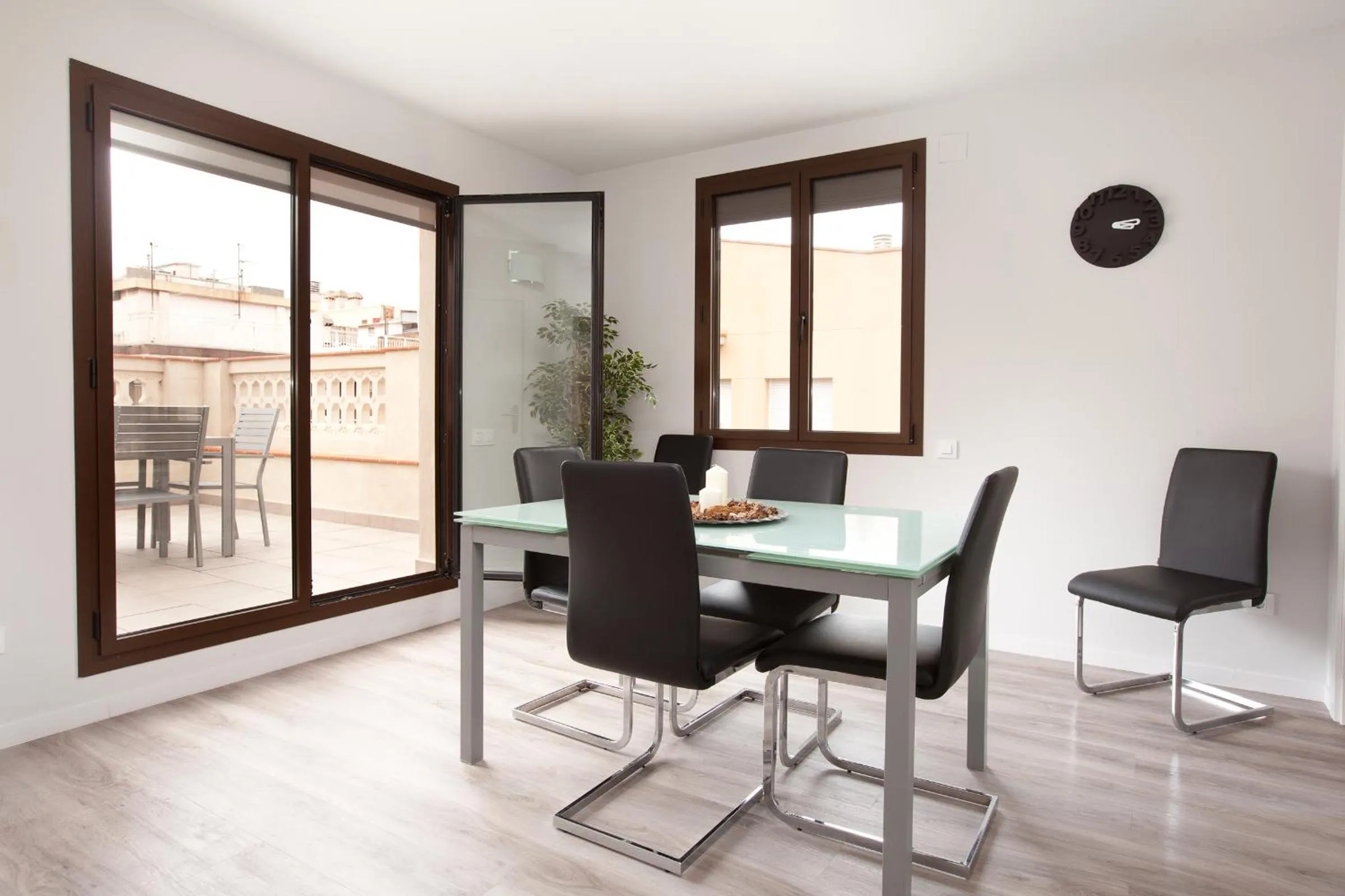 Dining area in APBCN Eixample Center